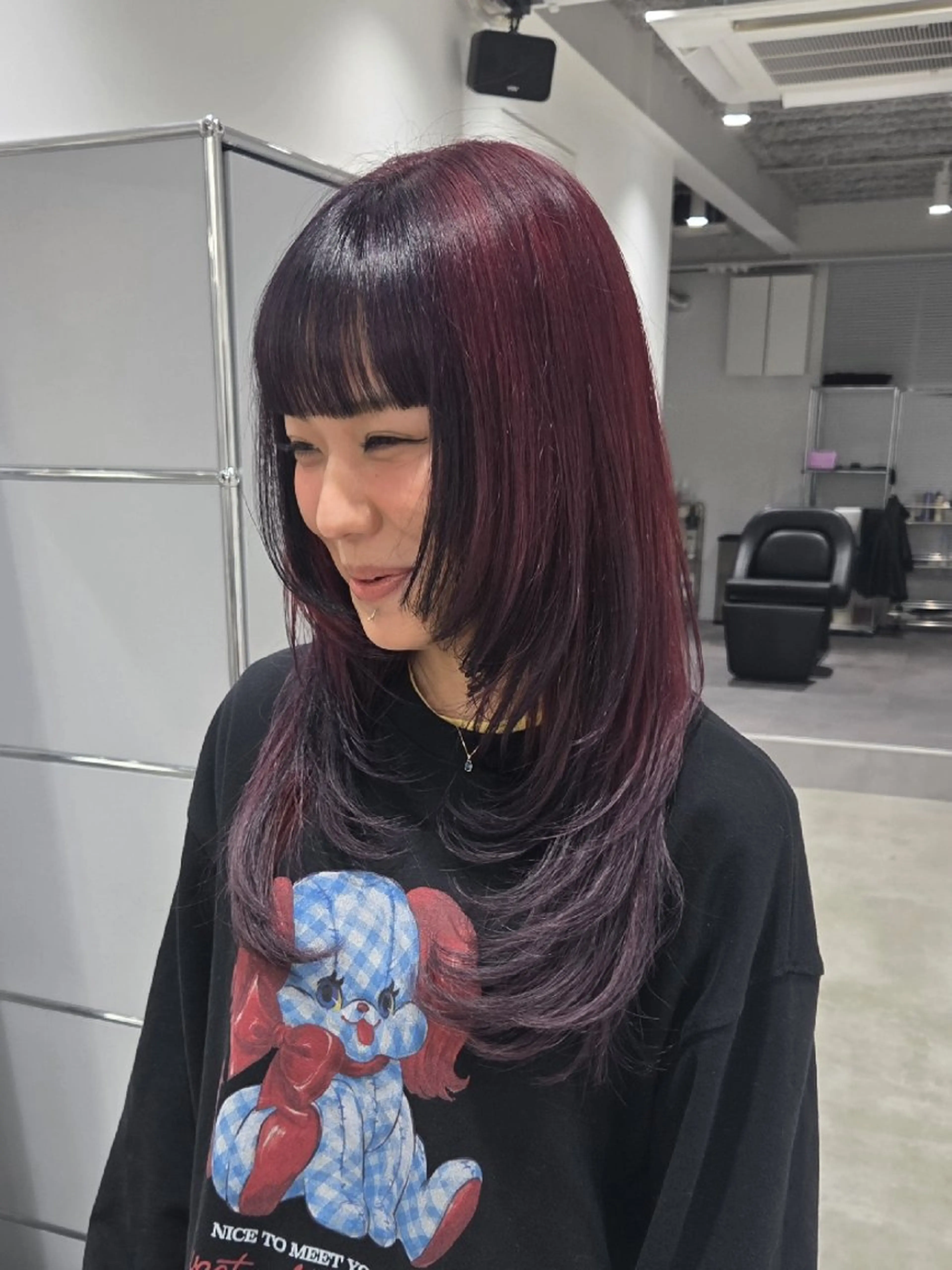 カラー ロング ブリーチ デザインカラー パープルカラー レッドカラー レイヤーカット カット ヘアカラー トリートメント YOKUTO/本日 ⭕️透明カラーパーマのヘアスタイル