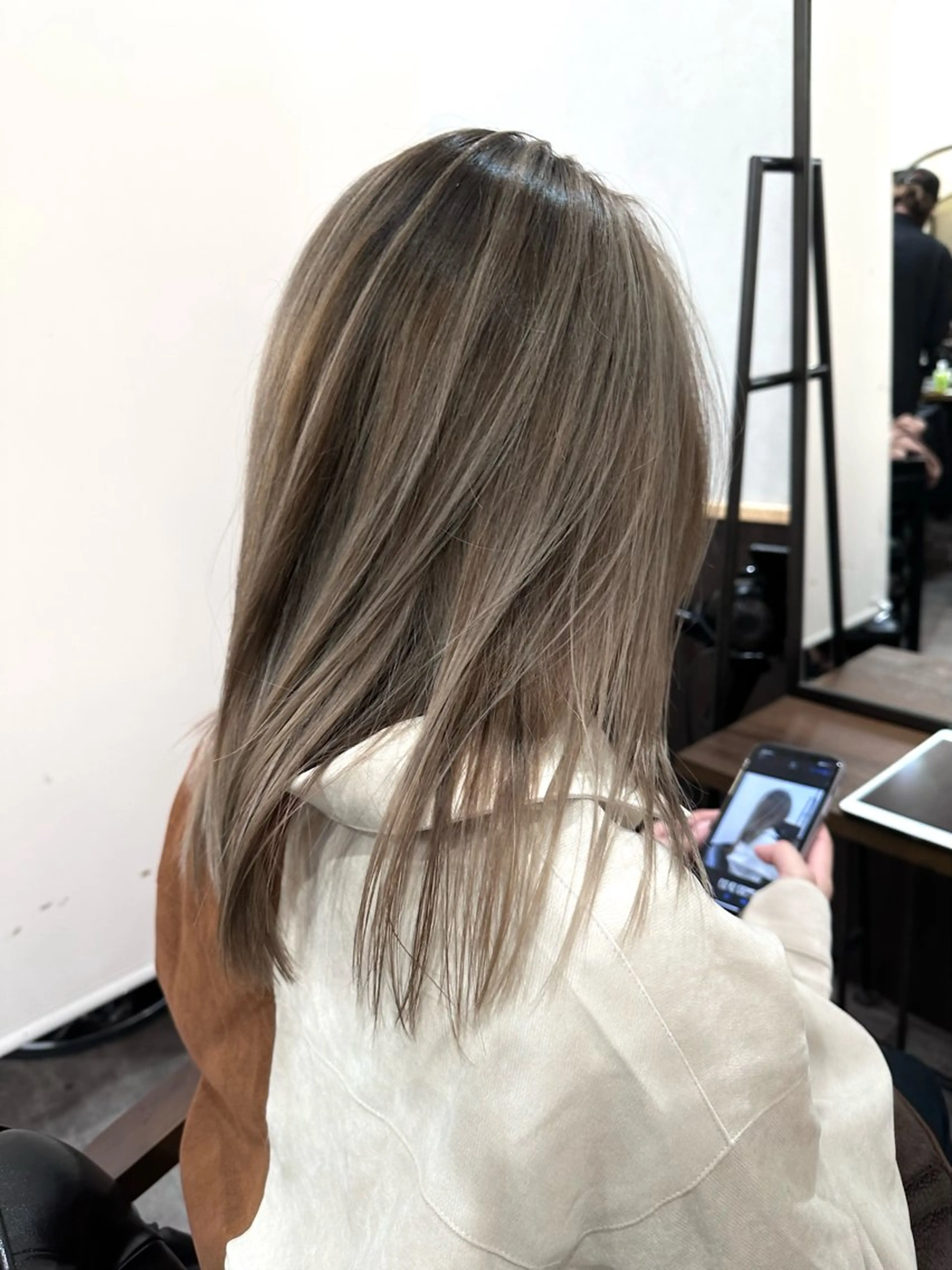 ミディアム ヘアカラー 💖透明感カラー HAYATO💖のヘアスタイル