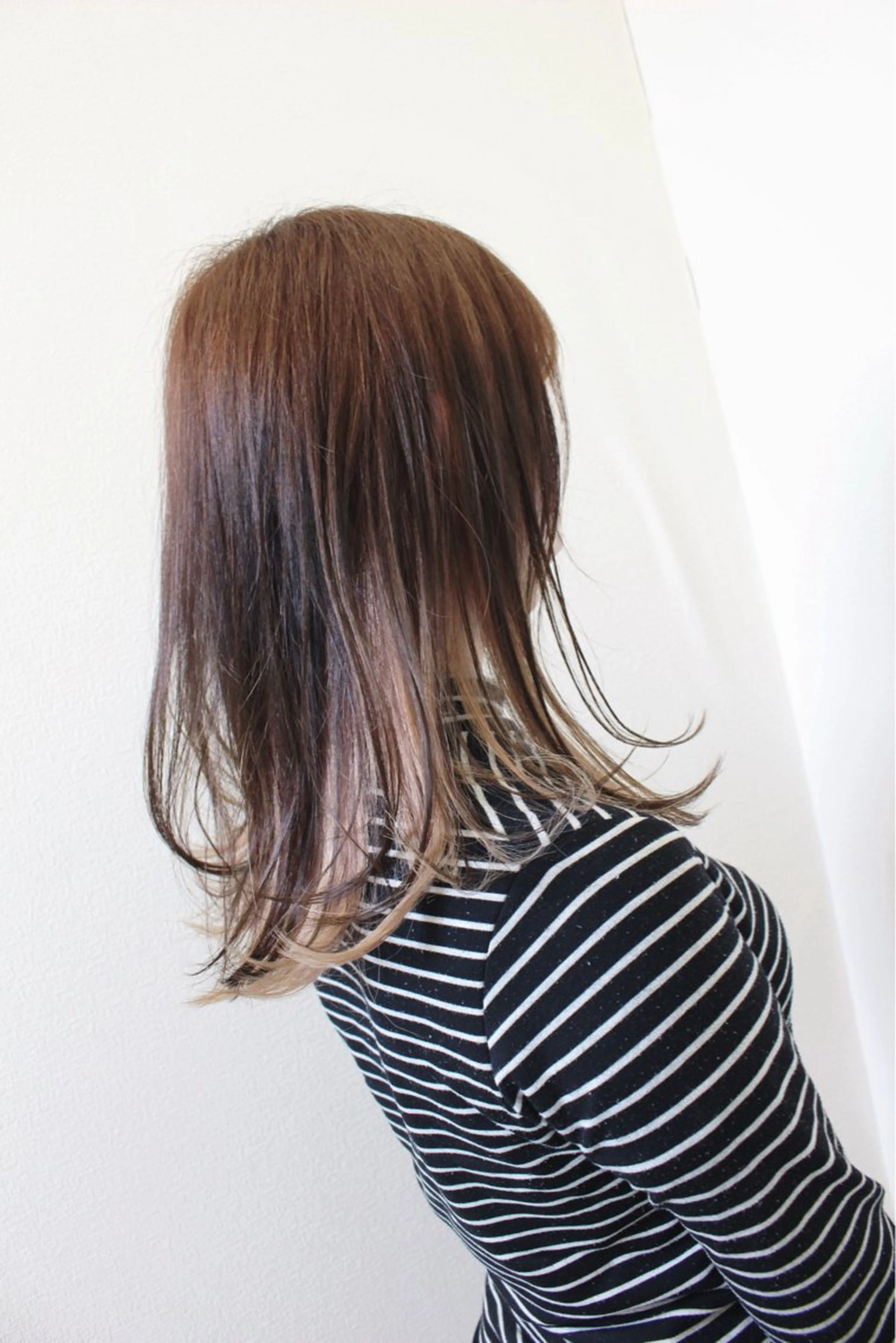 ミディアム カラー ベージュカラー ブリーチ オレンジ 外ハネヘア ヘアカラー 土居 正季のヘアスタイル