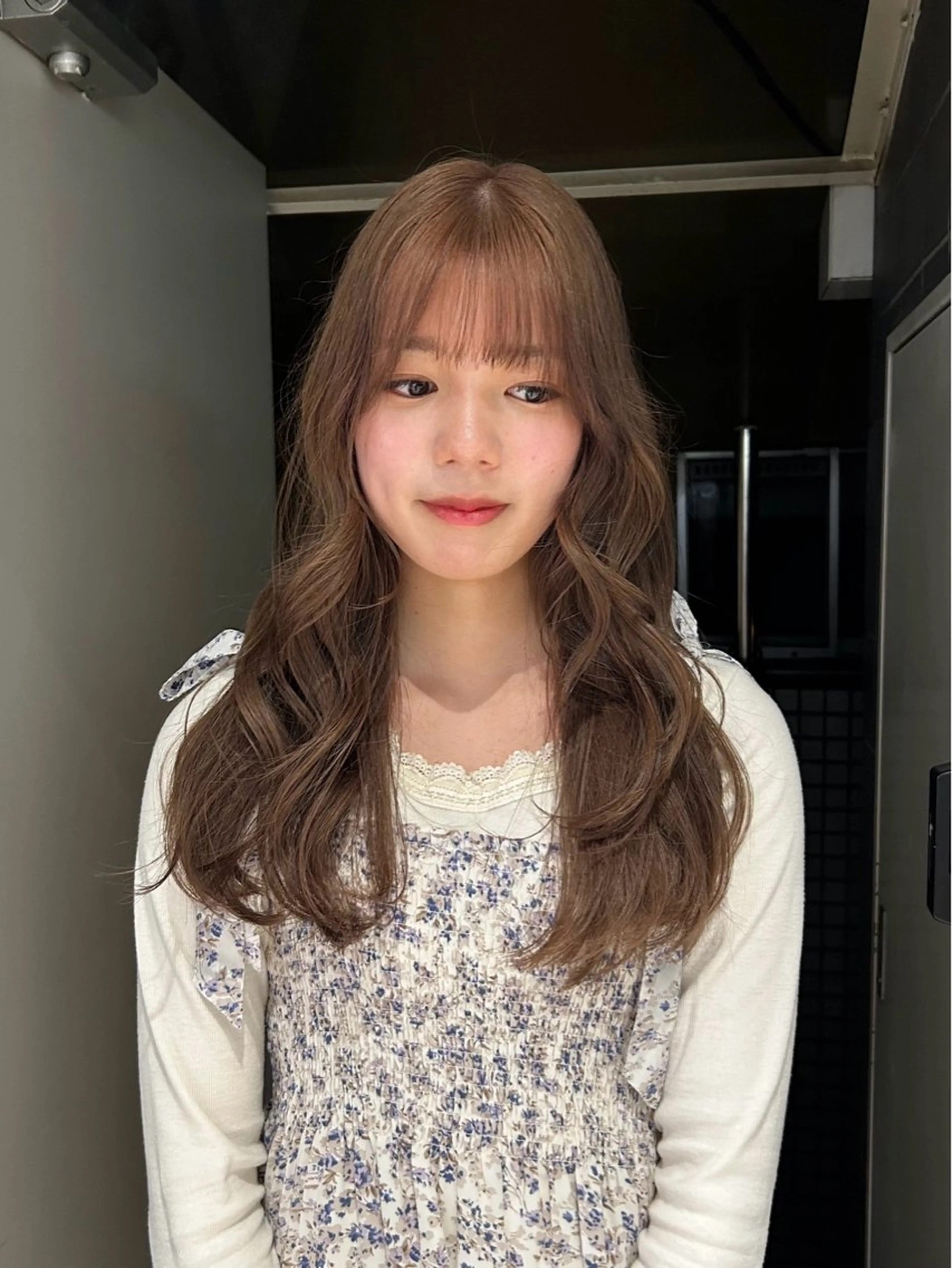 カラー ベージュカラー ミルクティーベージュ ヘアカラー トリートメント 柔らかい質感とカラー /moekaのヘアスタイル