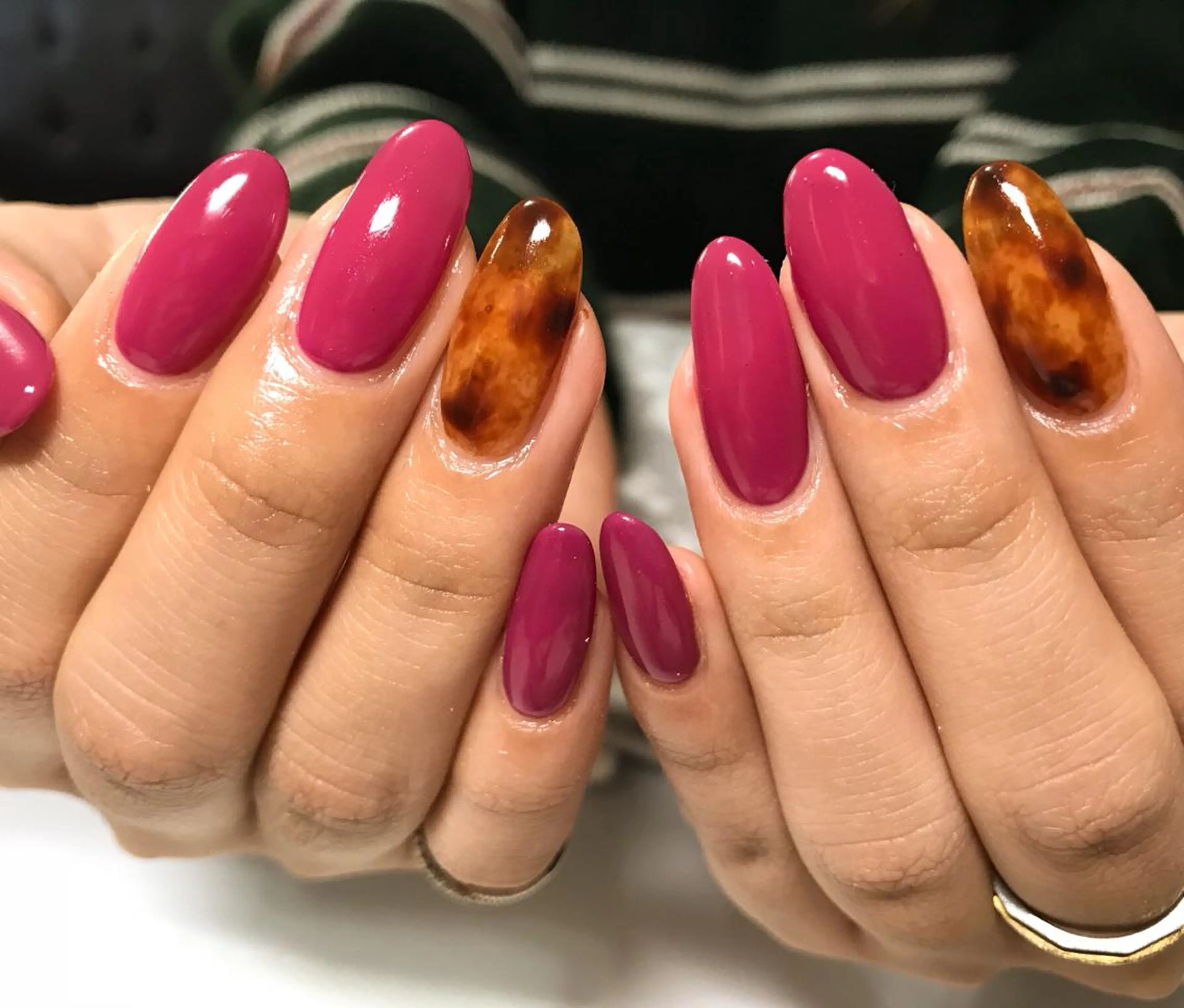 ネイル べっ甲ネイル フットネイル シンプルネイル 春ネイル ホワイト nail fufla ♡yamane♡のネイルデザイン