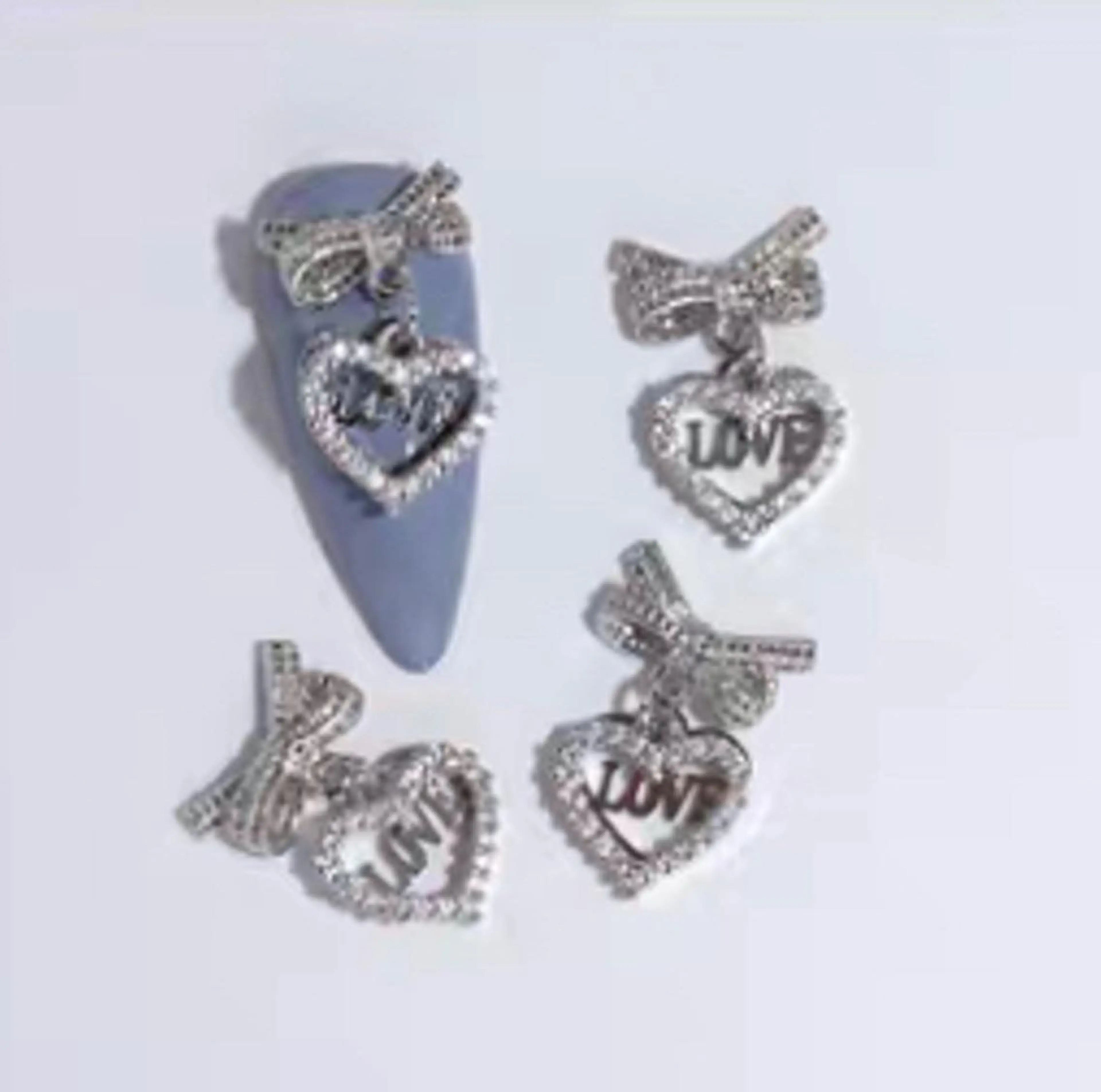 ネイル はぴねす所属・横浜 美夢のネイルデザイン