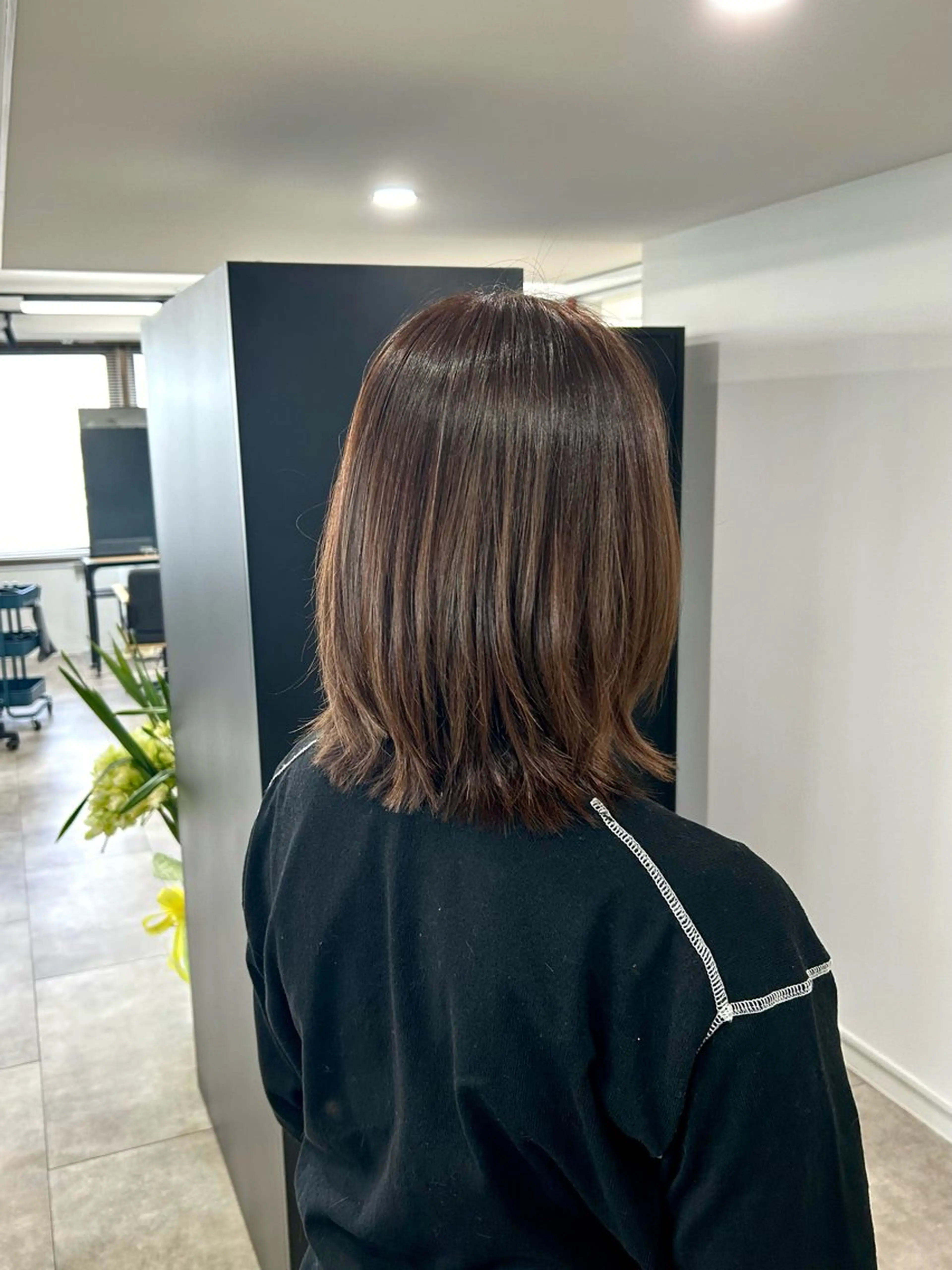 ミディアム カラー くびれヘア レイヤーカット elpis 長嶋零のヘアスタイル