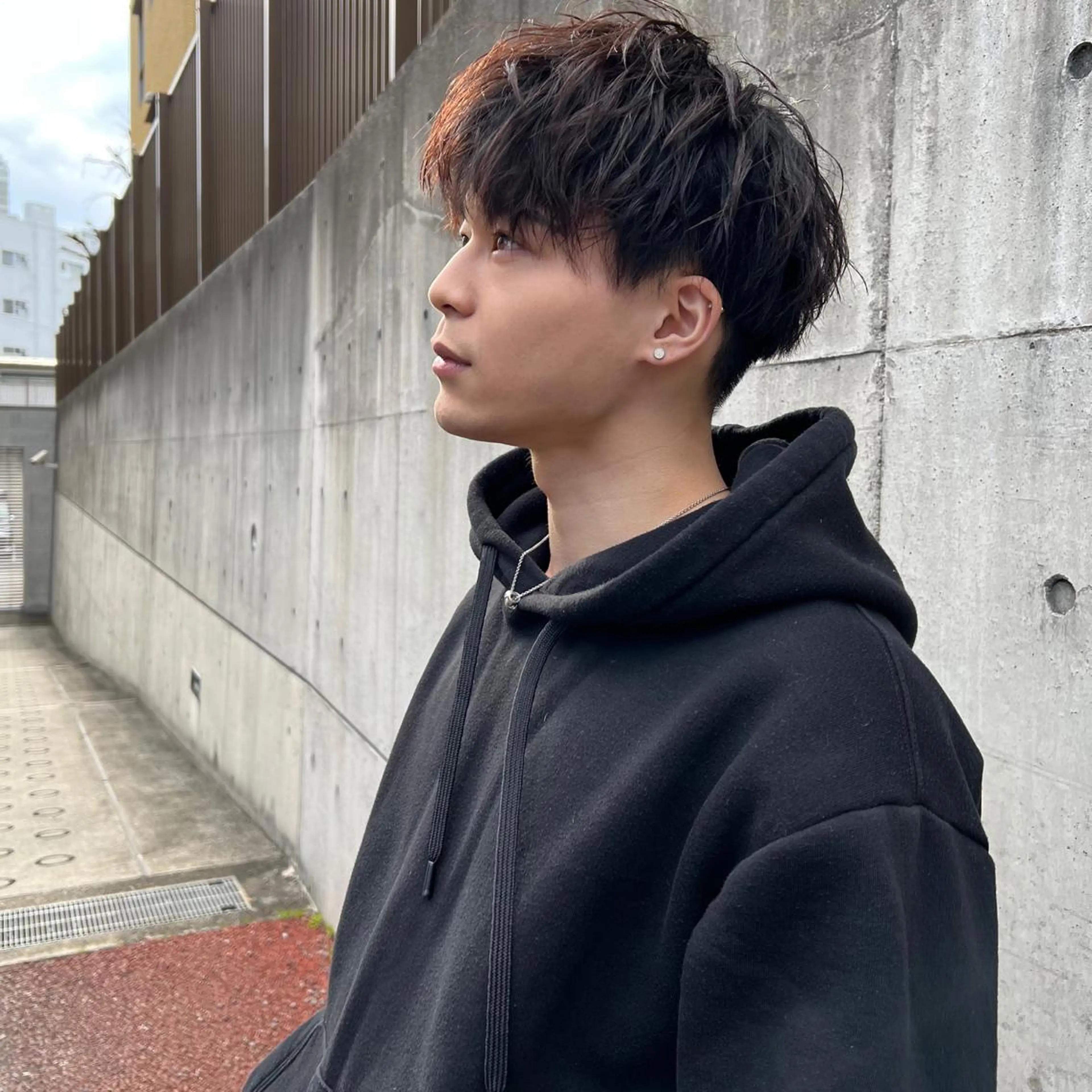 カラー メンズ メンズハイトーン カルマパーマ メンズ韓国風 マッシュウルフ マッシュ マンツーマン×半個室 まちだきょうすけのヘアスタイル