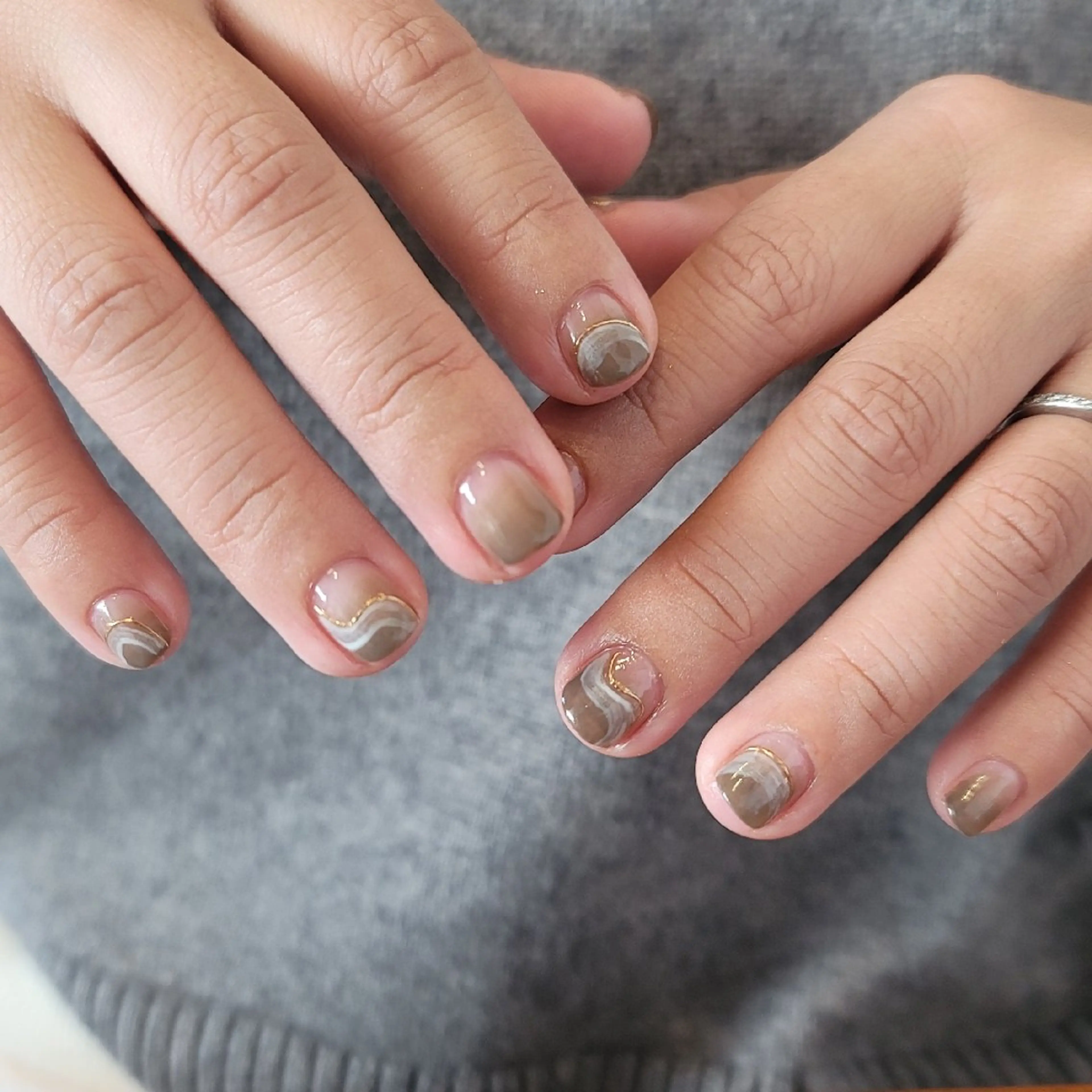 ネイル アートネイル グラデーション 🌲🌳🚪iiit o🌲🌳🌲のネイルデザイン