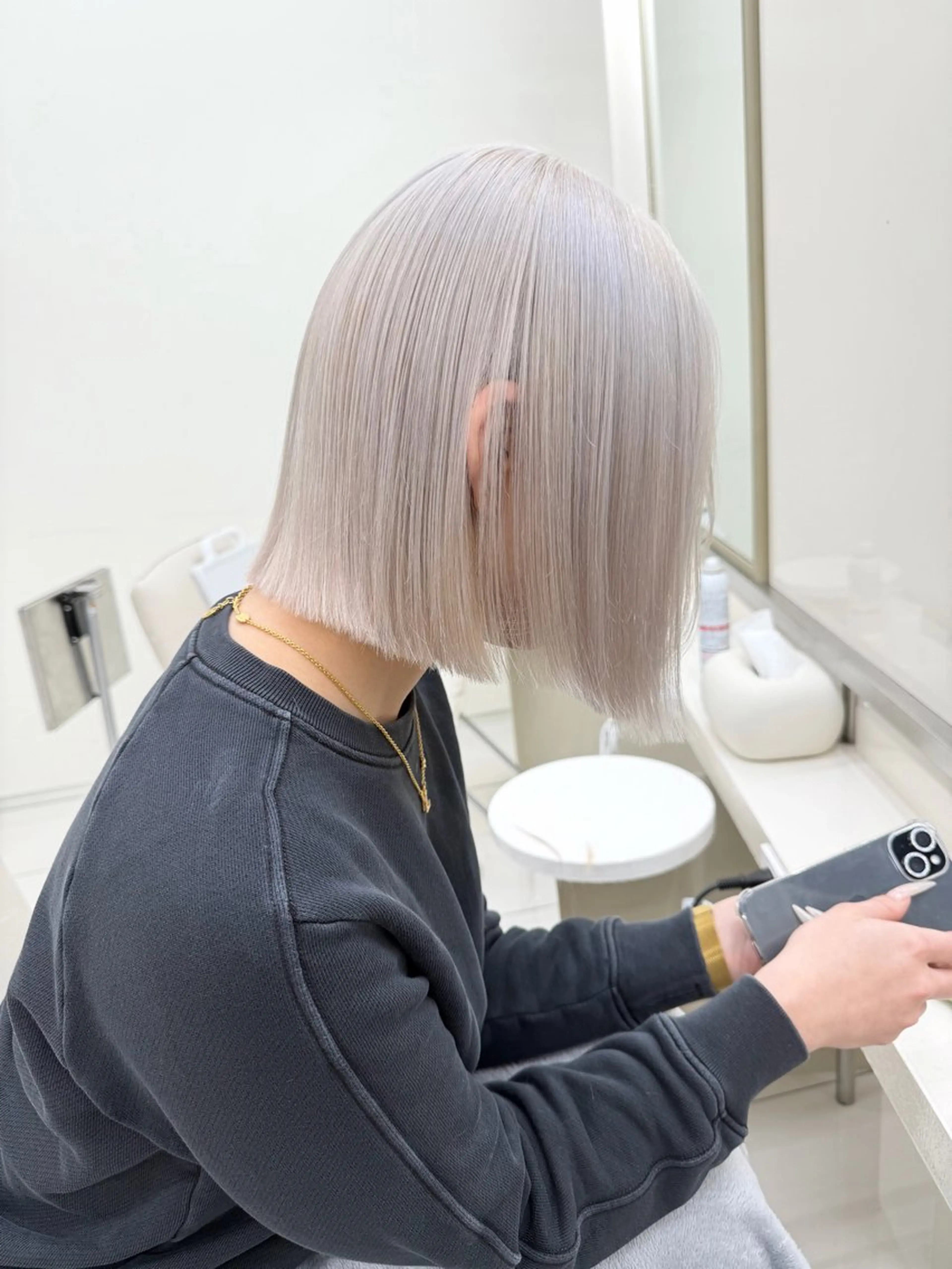 処理剤付ブリーチカラー×ケアオンカラー×ケラスターゼカクテルトリートメント！の写真