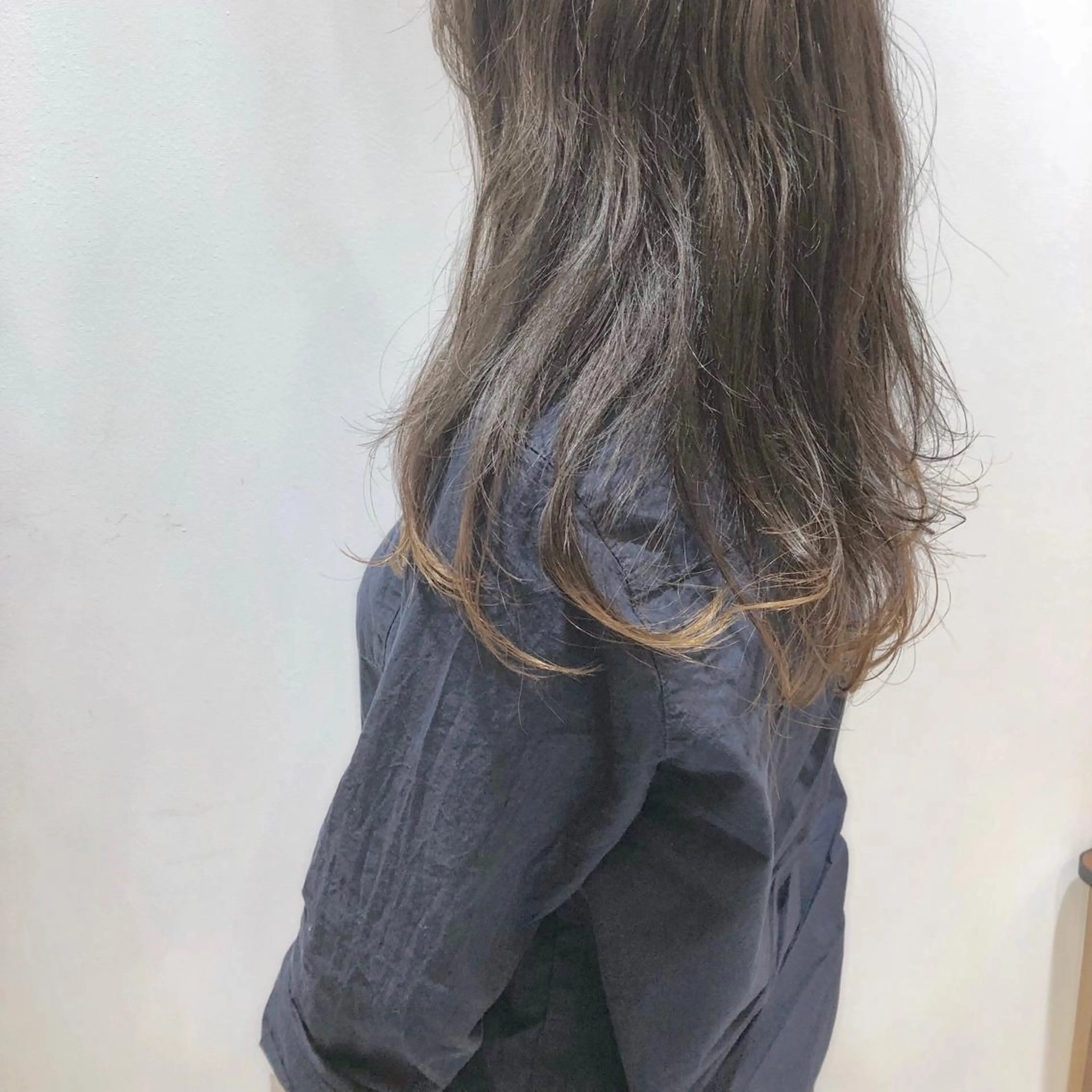 ロング カラー ブリーチ カット ヘアカラー 縮毛矯正 トリートメント 江原 彩華のヘアスタイル
