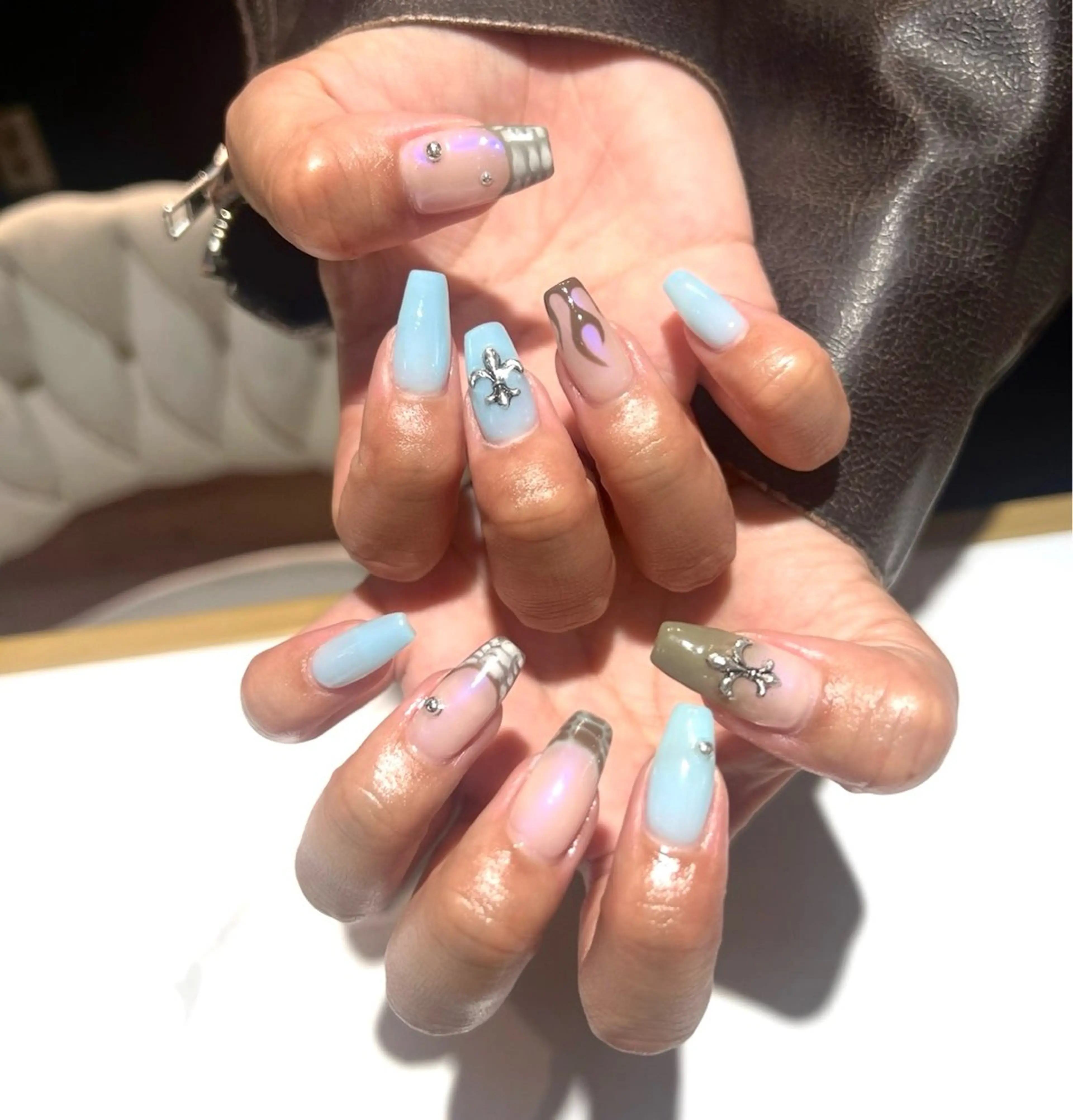 ネイル ハンドネイル 🌏AURORA | RiRi🪐のネイルデザイン