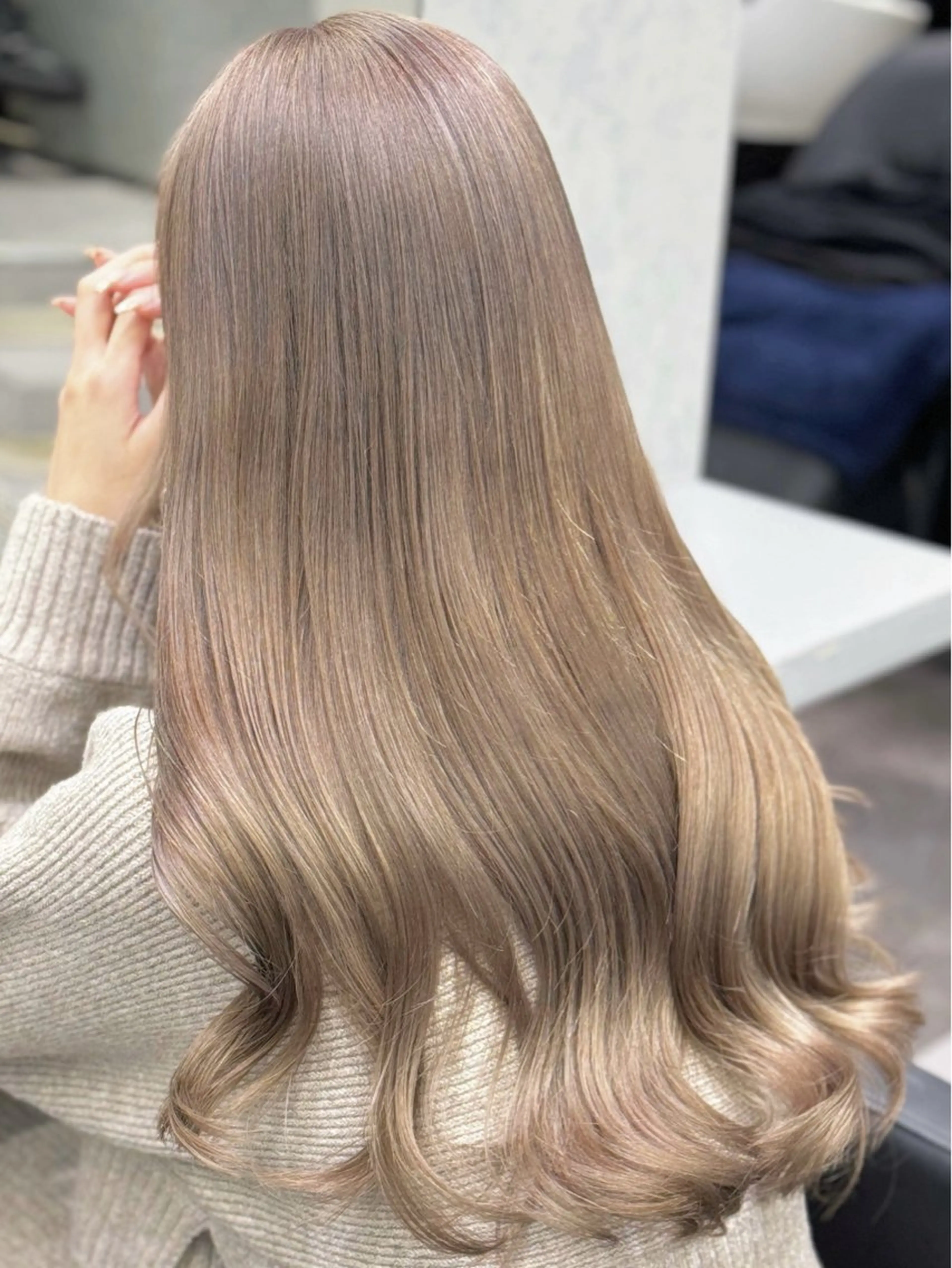 ロング カラー シールエクステ ベージュカラー ブリーチ ダブルカラー ハイトーンカラー カット ヘアカラー ヘアサロンelyts 表参道店のヘアスタイル