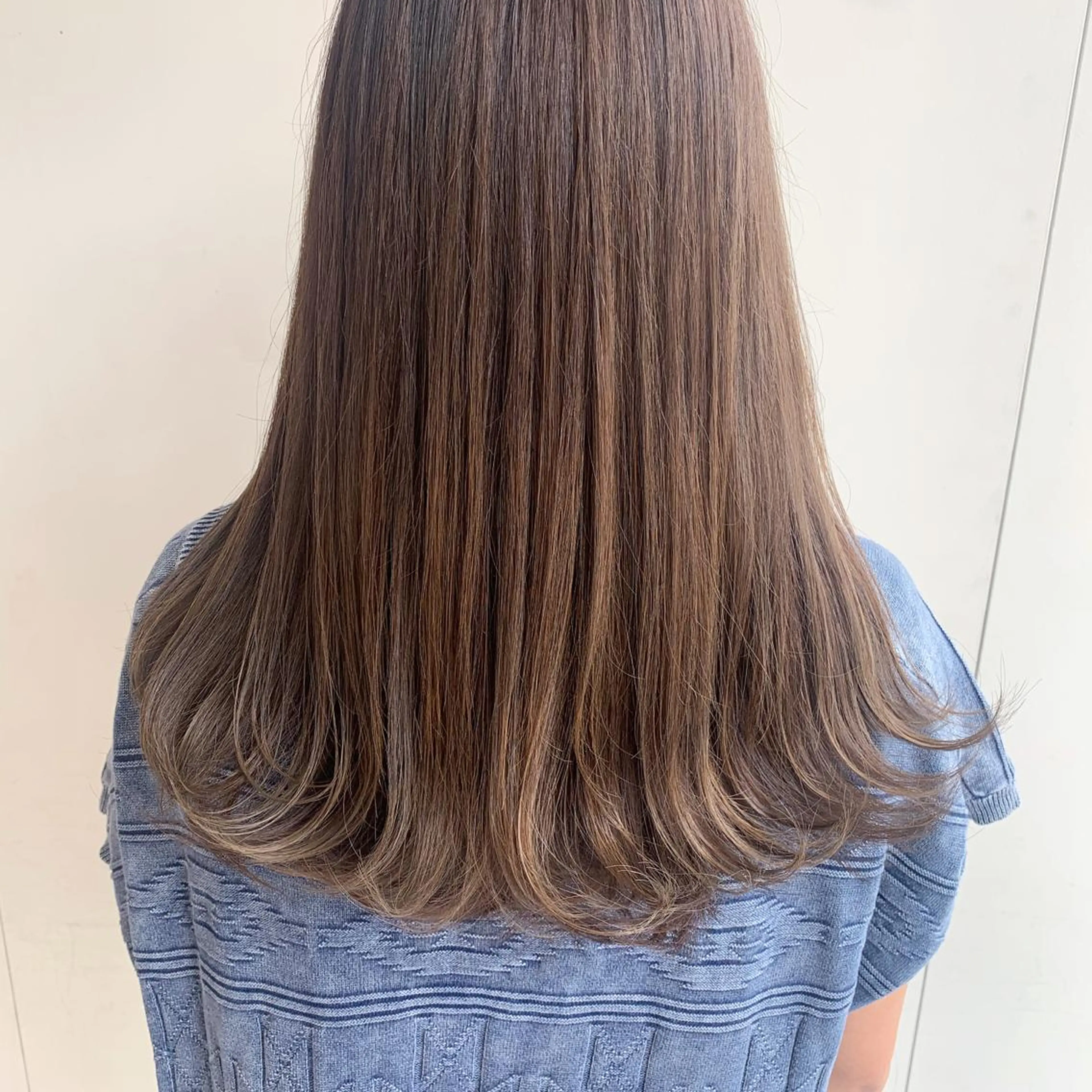 カラー 山口 莉奈のヘアスタイル