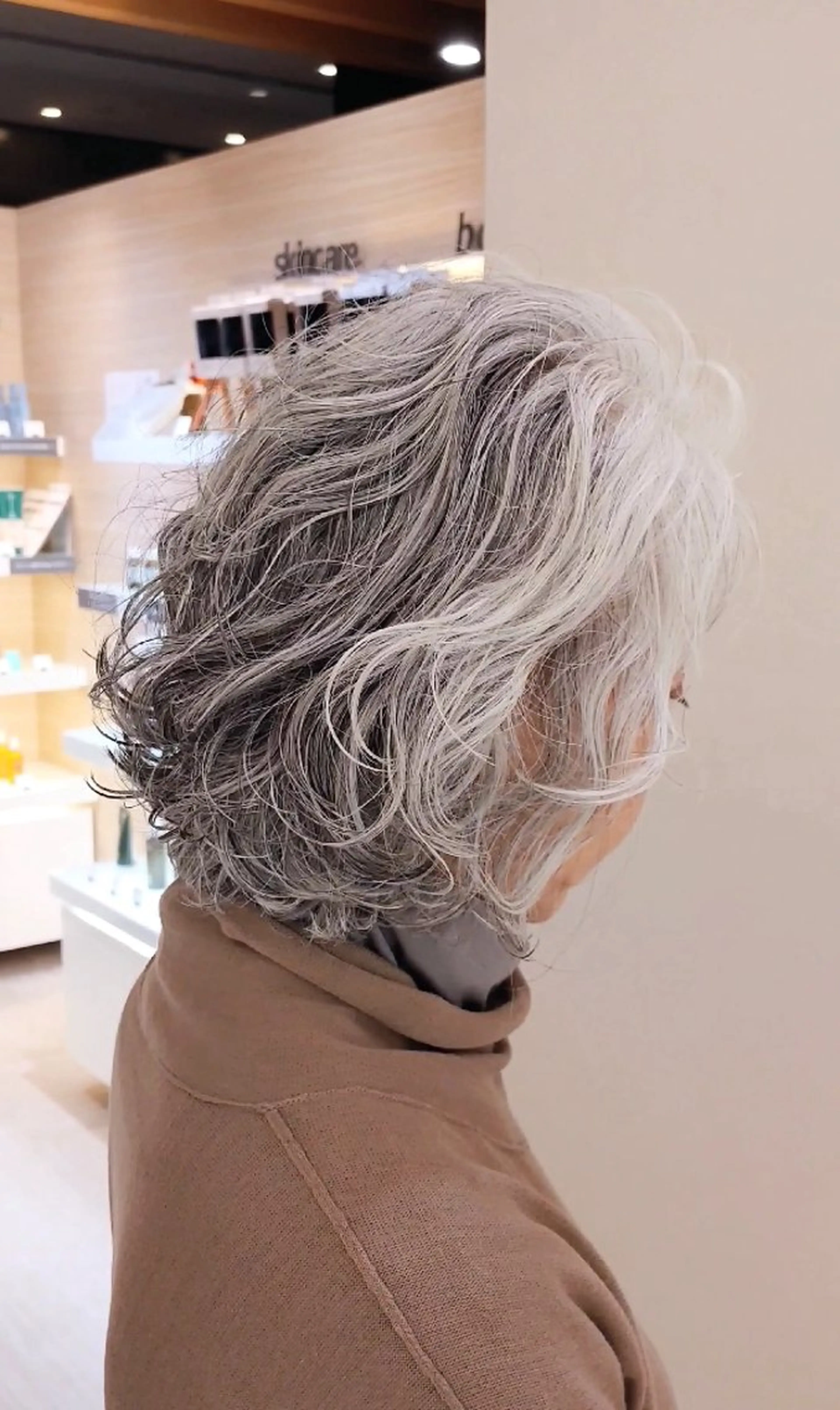 ショート ホリウチ ユキエのヘアスタイル