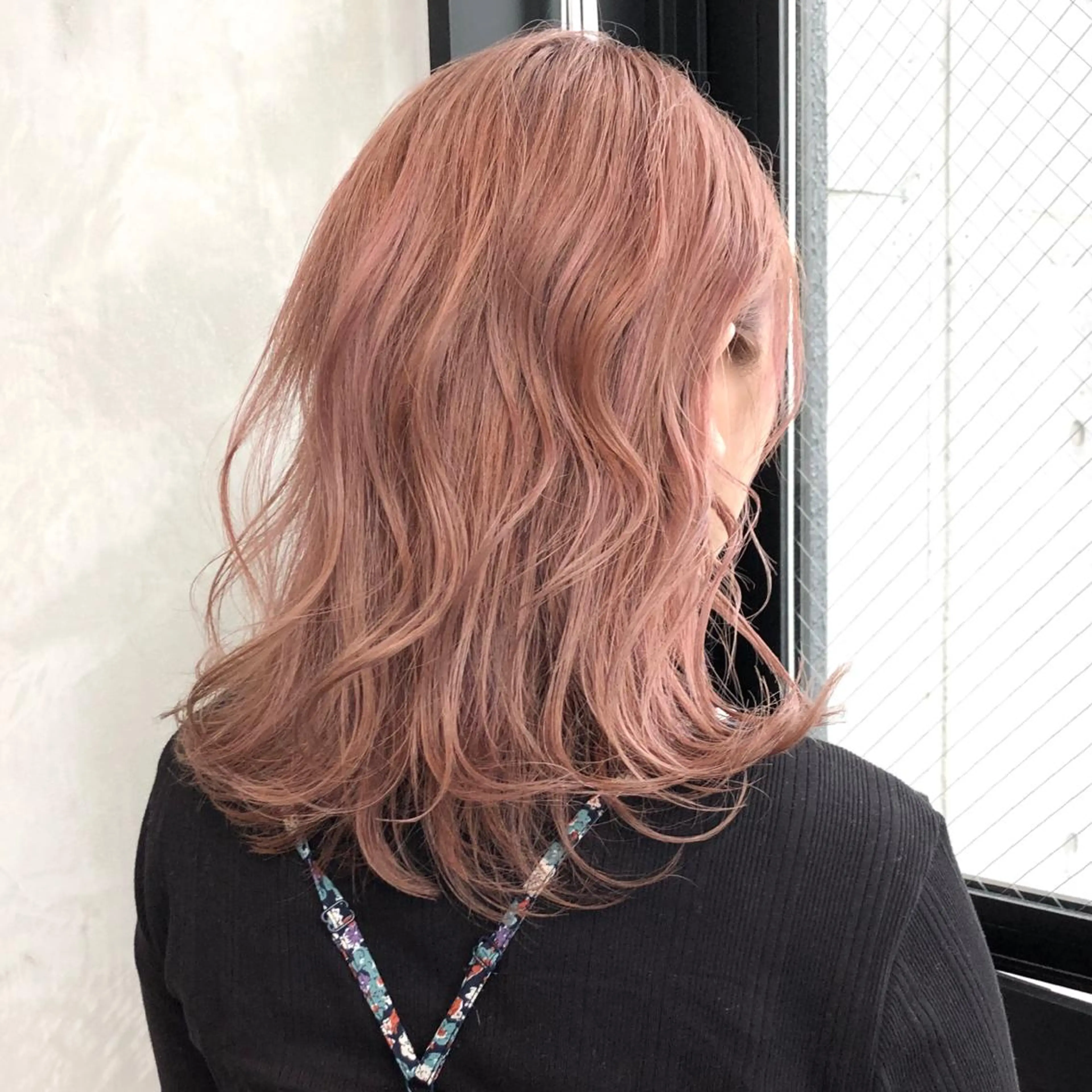 ミディアム カラー ヘアアレンジ ベージュカラー ピンクカラー ピンクベージュ ヘアカラー トリートメント TOMO GEEKS代表のヘアスタイル