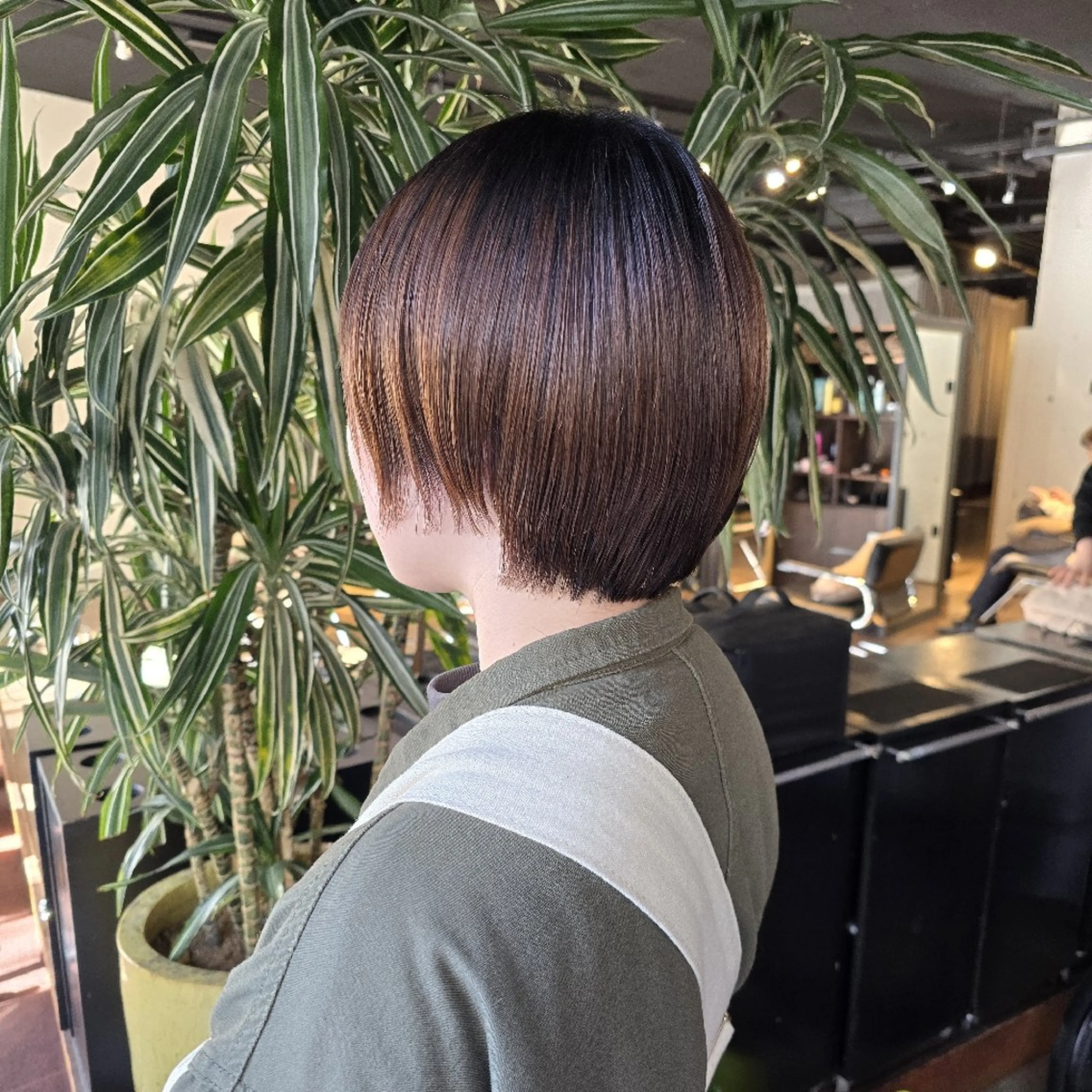 ショート ハヤシ マユ ✂ 府中美容室のヘアスタイル