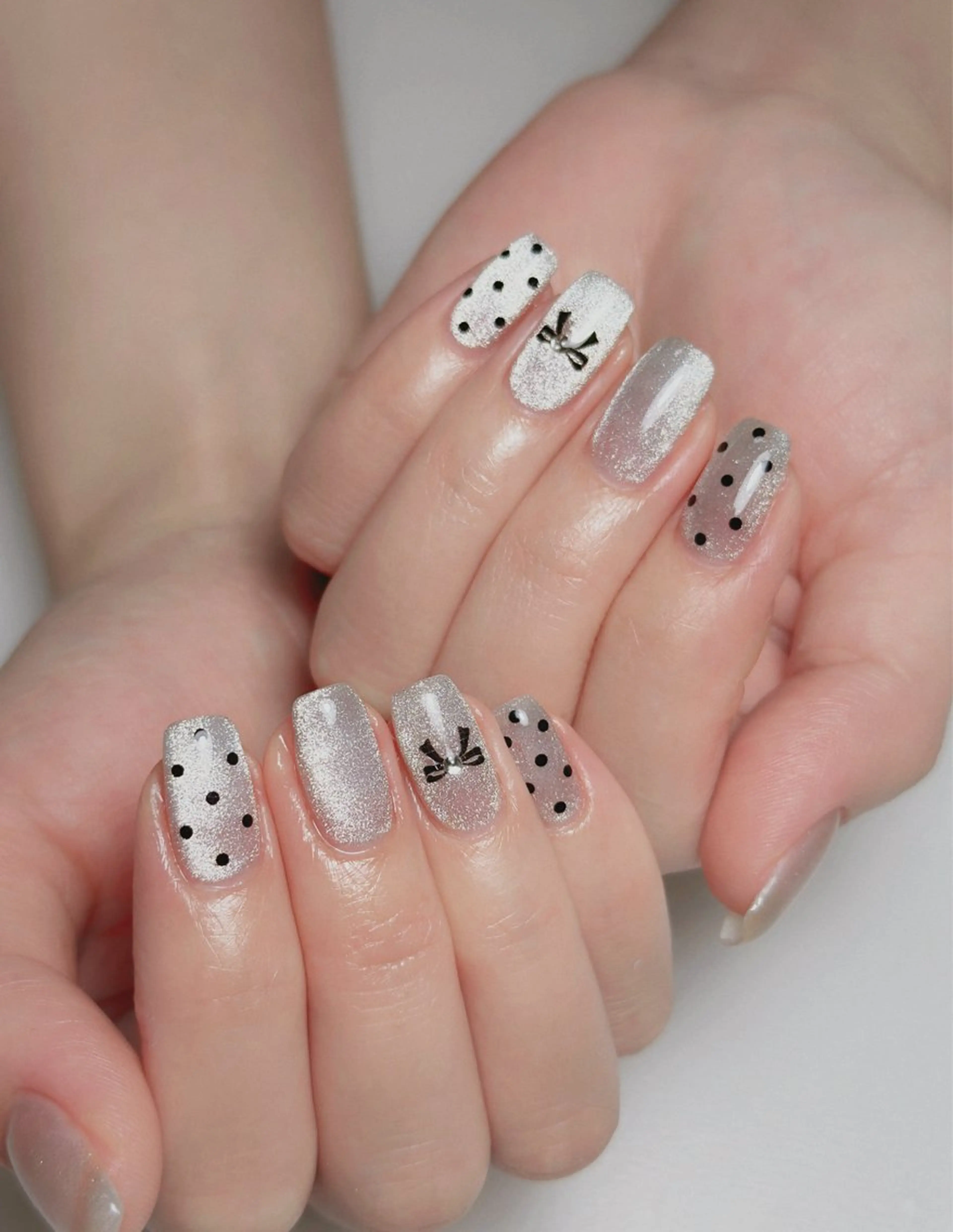 ネイル オーロラネイル 長さ出し フットネイル ラメ(グリッター) ラメグラデーション ハンドネイル 👍thumbs up nail👍のネイルデザイン