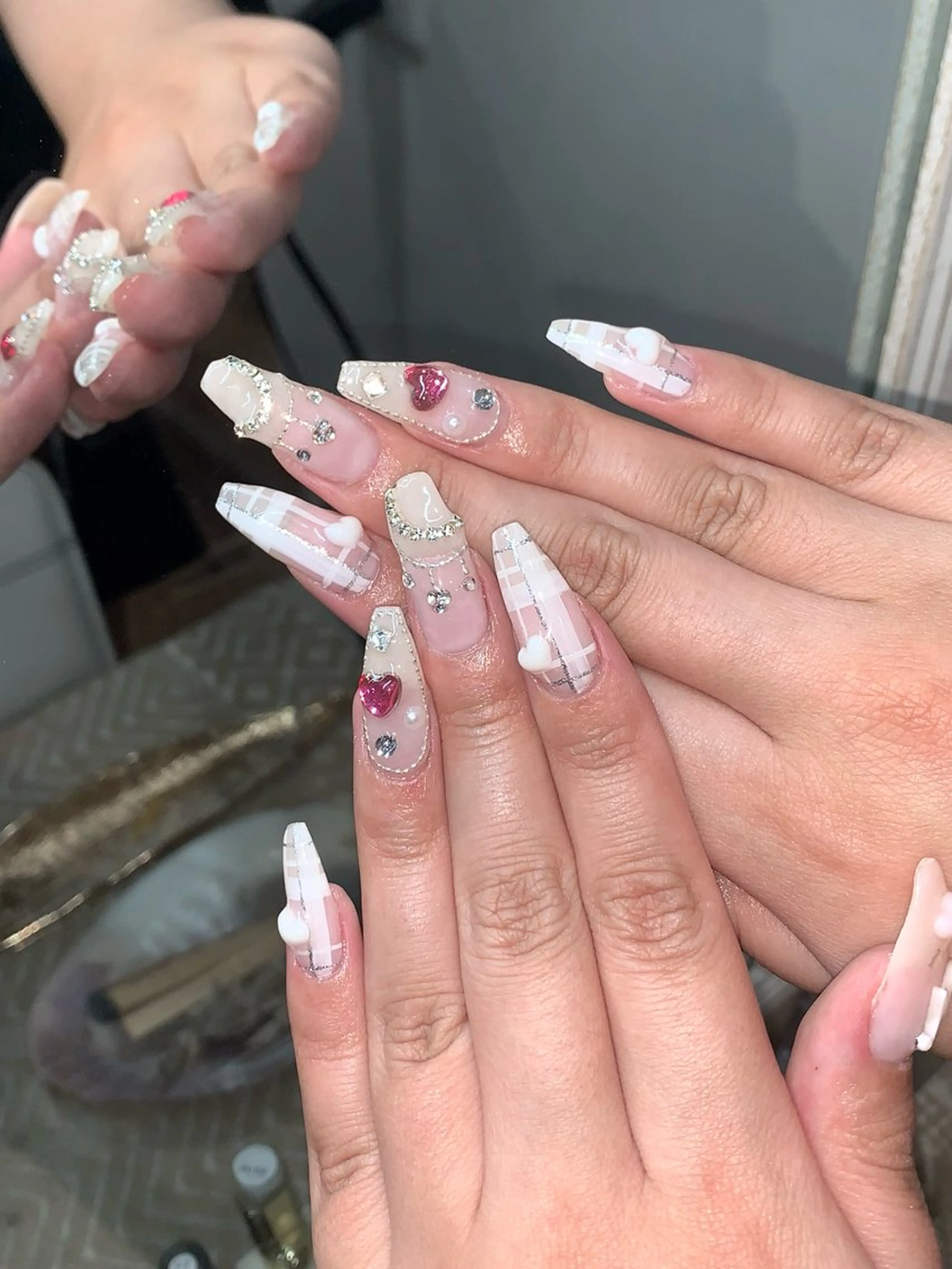 ネイル ハンドネイル さゆり￤推しキャラ ￤ロングネイル🩷のネイルデザイン