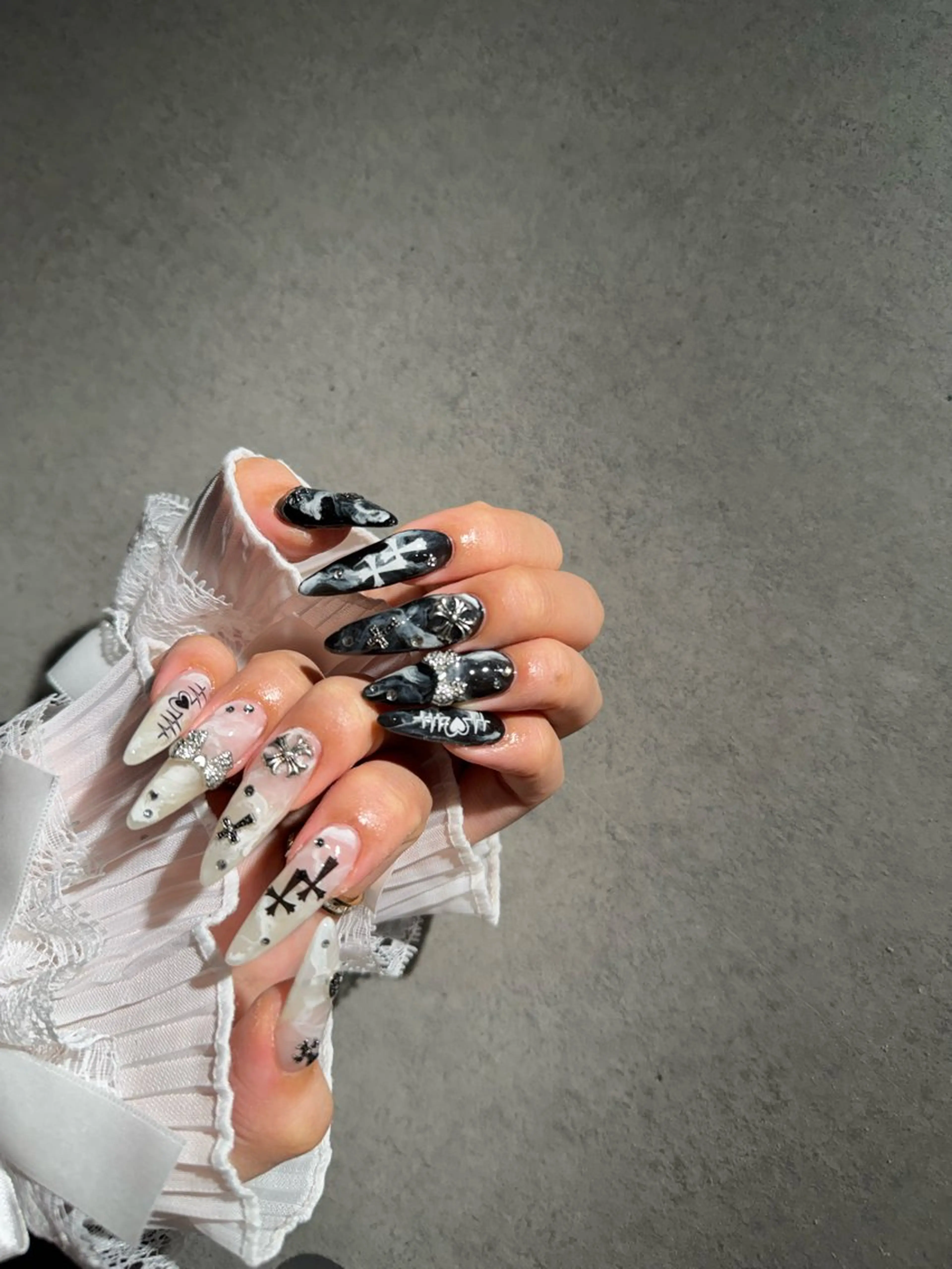 ネイル ハンドネイル I-nailロング /ワンホン/キラキラのネイルデザイン