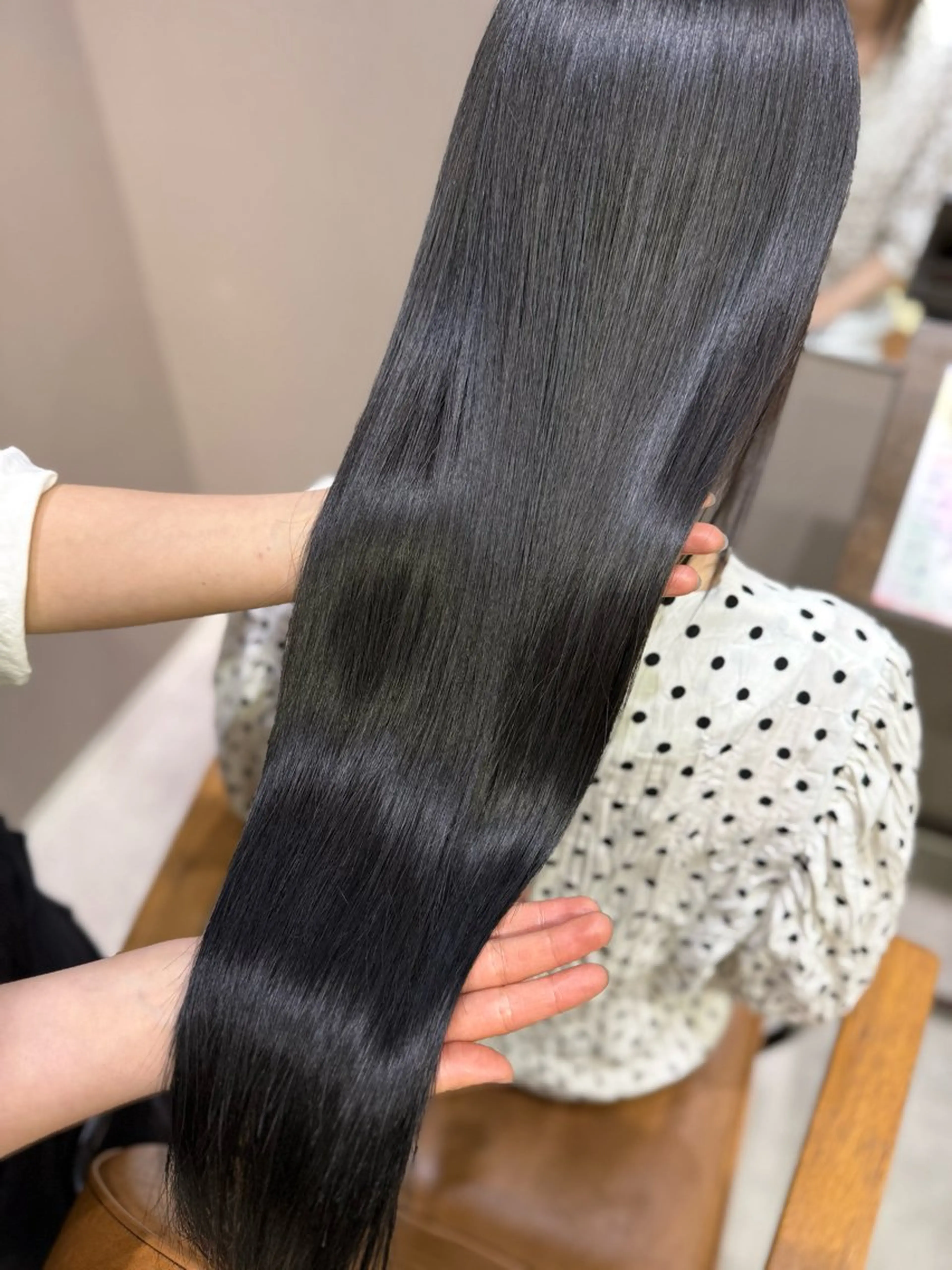 ロング チョウ シモのヘアスタイル