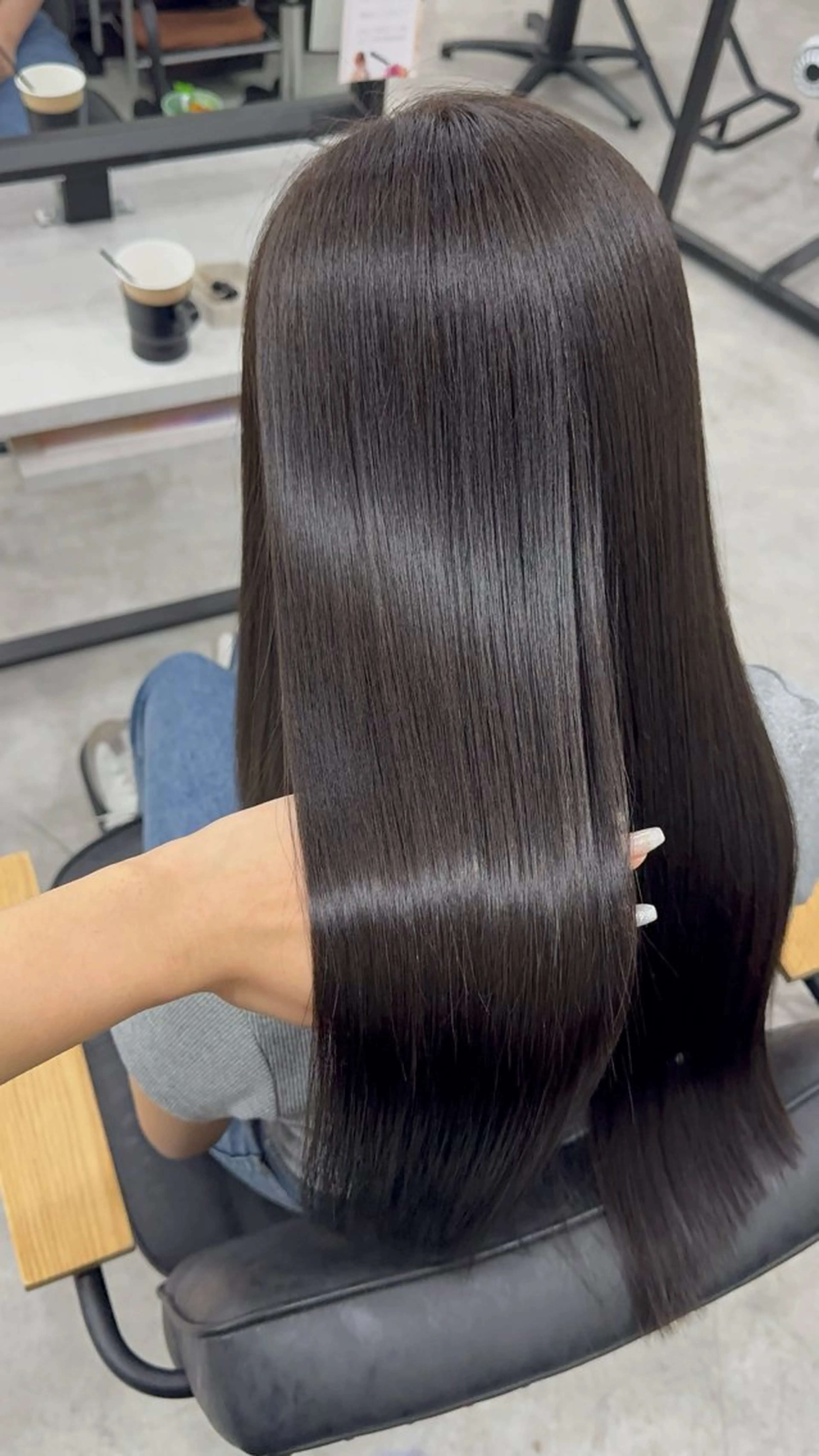 ロング カラー アッシュ アッシュブラウン ベージュカラー 黒髪 ブリーチ ヘアカラー トリートメント 赤み無し柔らかカラー 【梅田】madokaのヘアスタイル