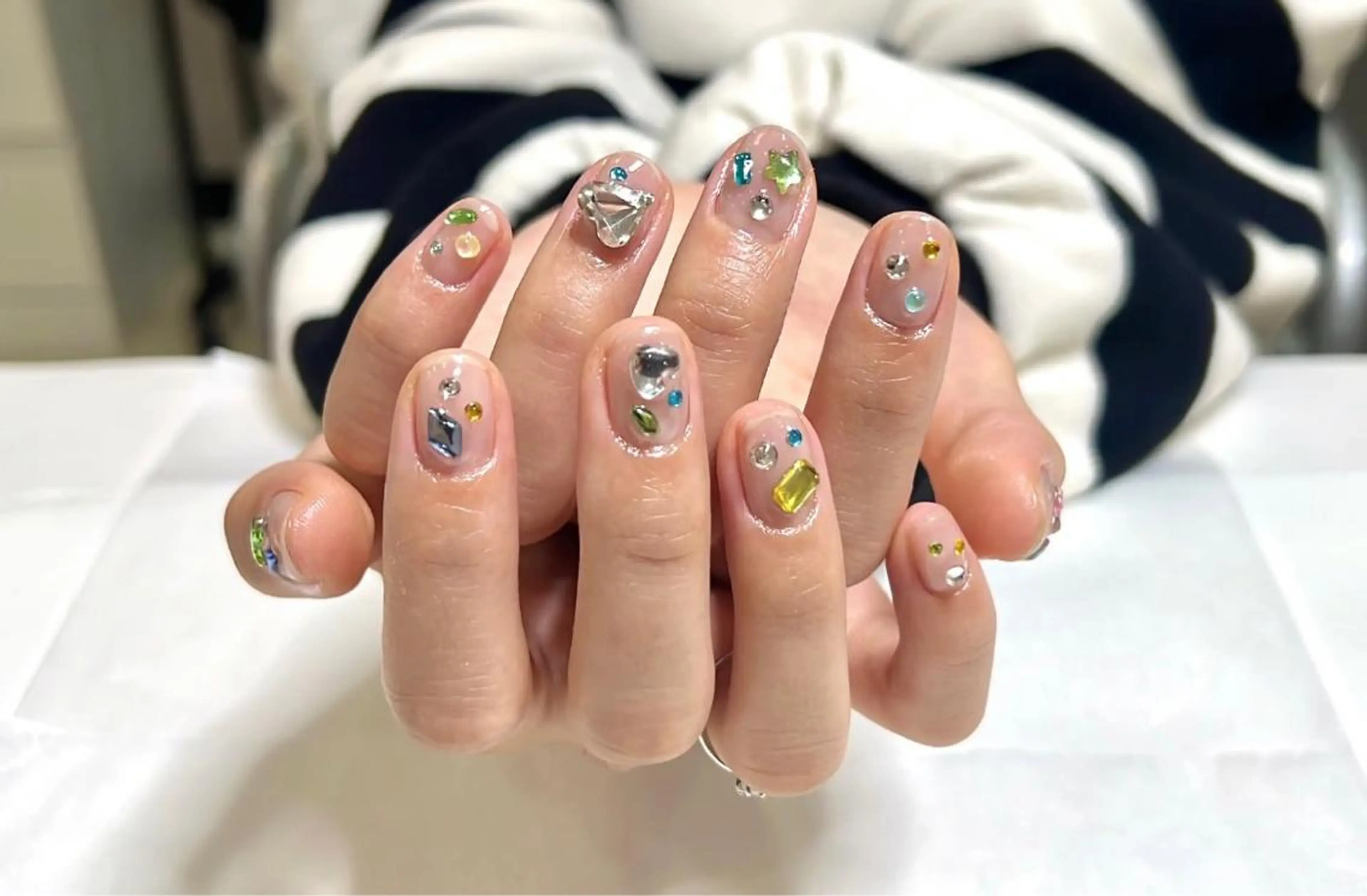 ネイル アイブロウ 宮澤 ミナのネイルデザイン