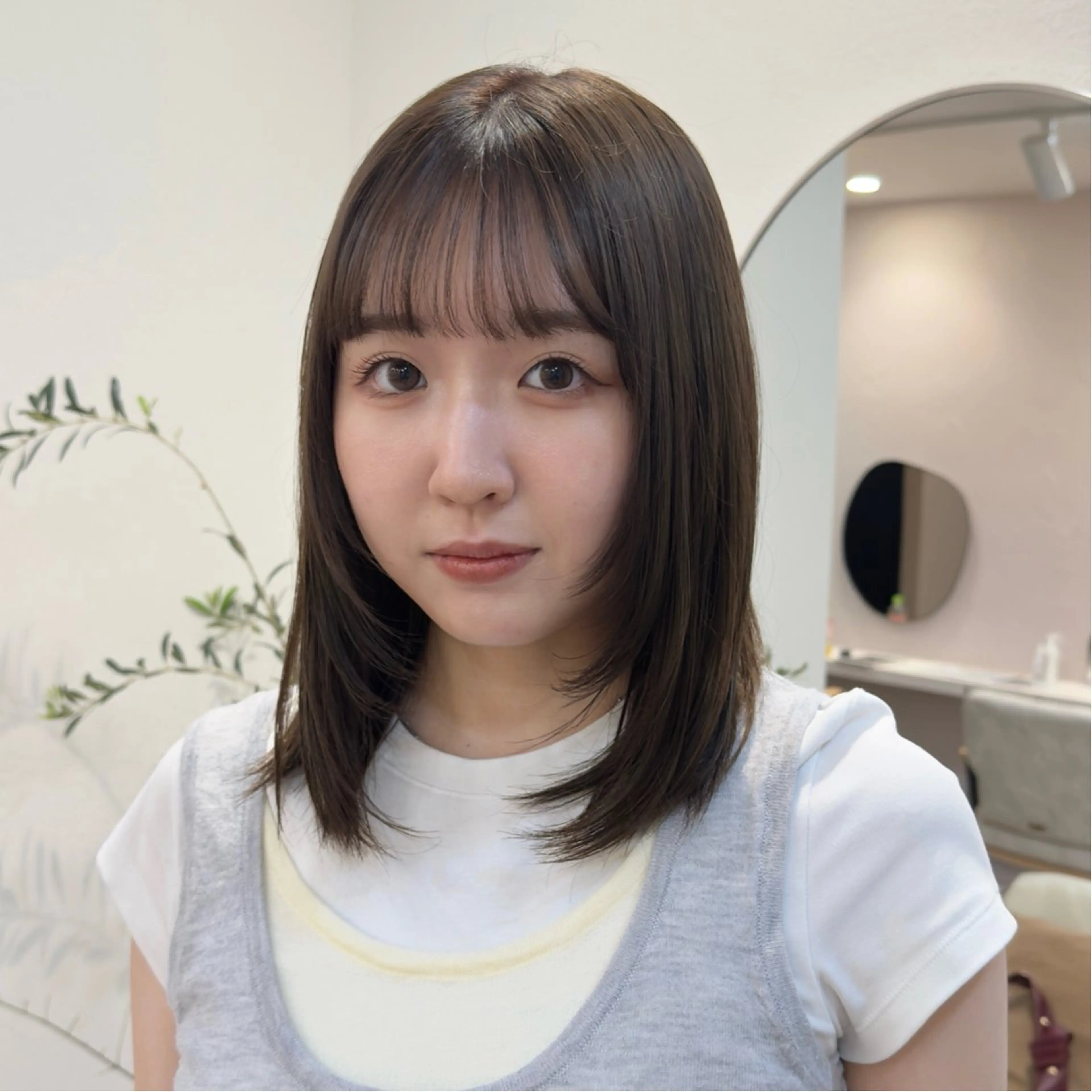 ミディアム カラー アッシュ アッシュブラウン ブラウンカラー コバヤシ マヒロ🎀のヘアスタイル