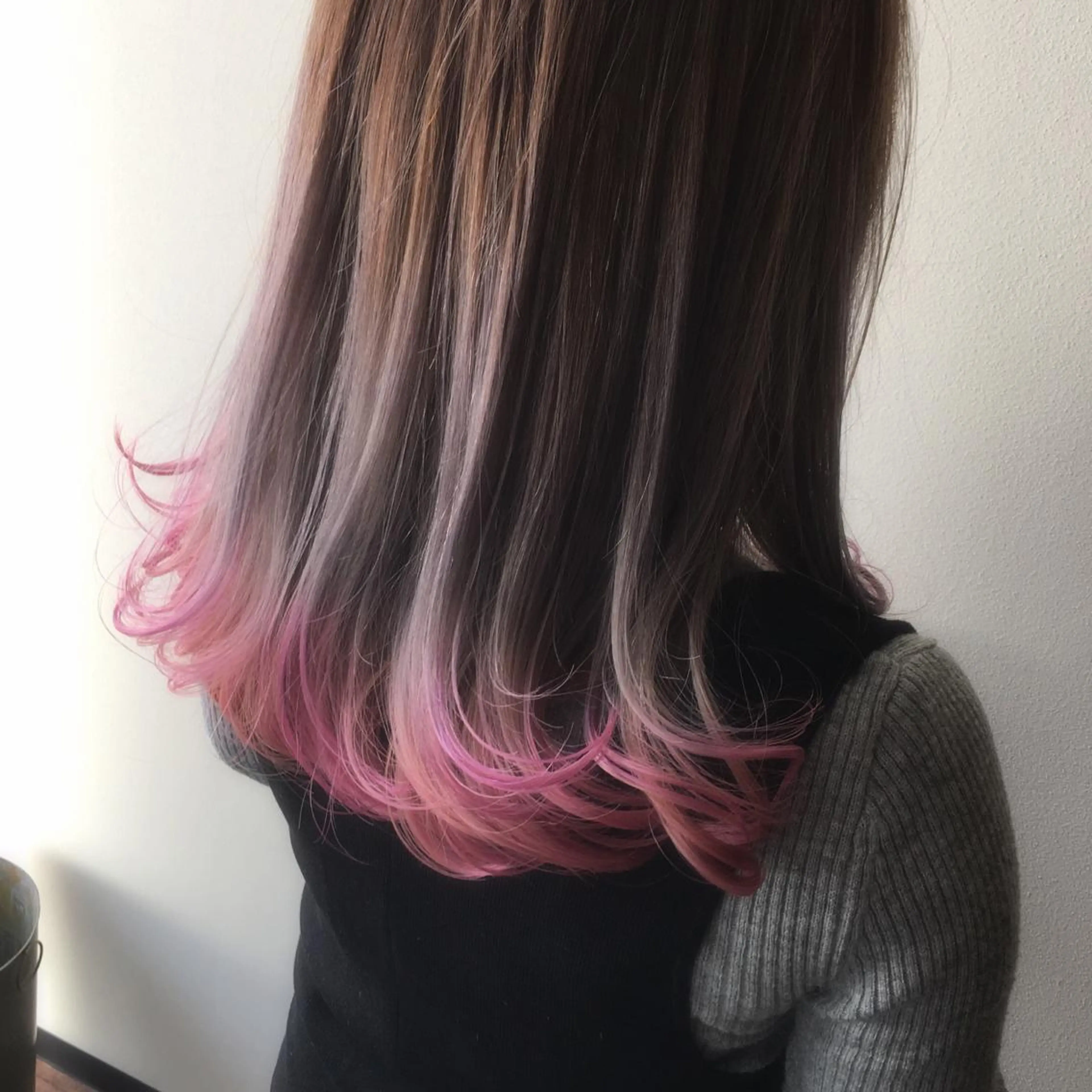 セミロング カラー ヘアアレンジ グレージュ ハイライトカラー ピンクカラー 外国人風カラー ハイライト ヘアカラー トリートメント 江藤 星史のヘアスタイル