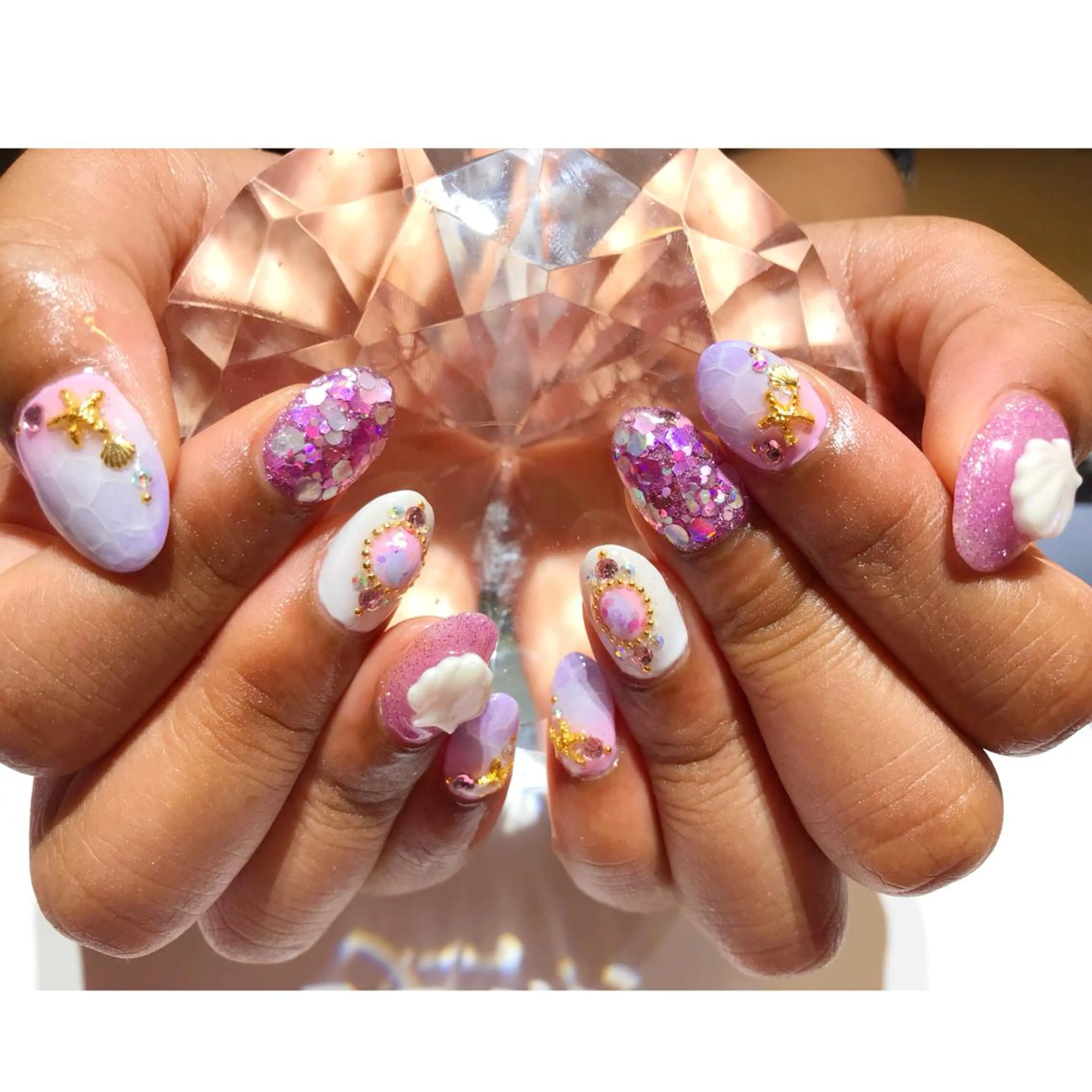 ネイル ストーンネイル YUN 💅のネイルデザイン