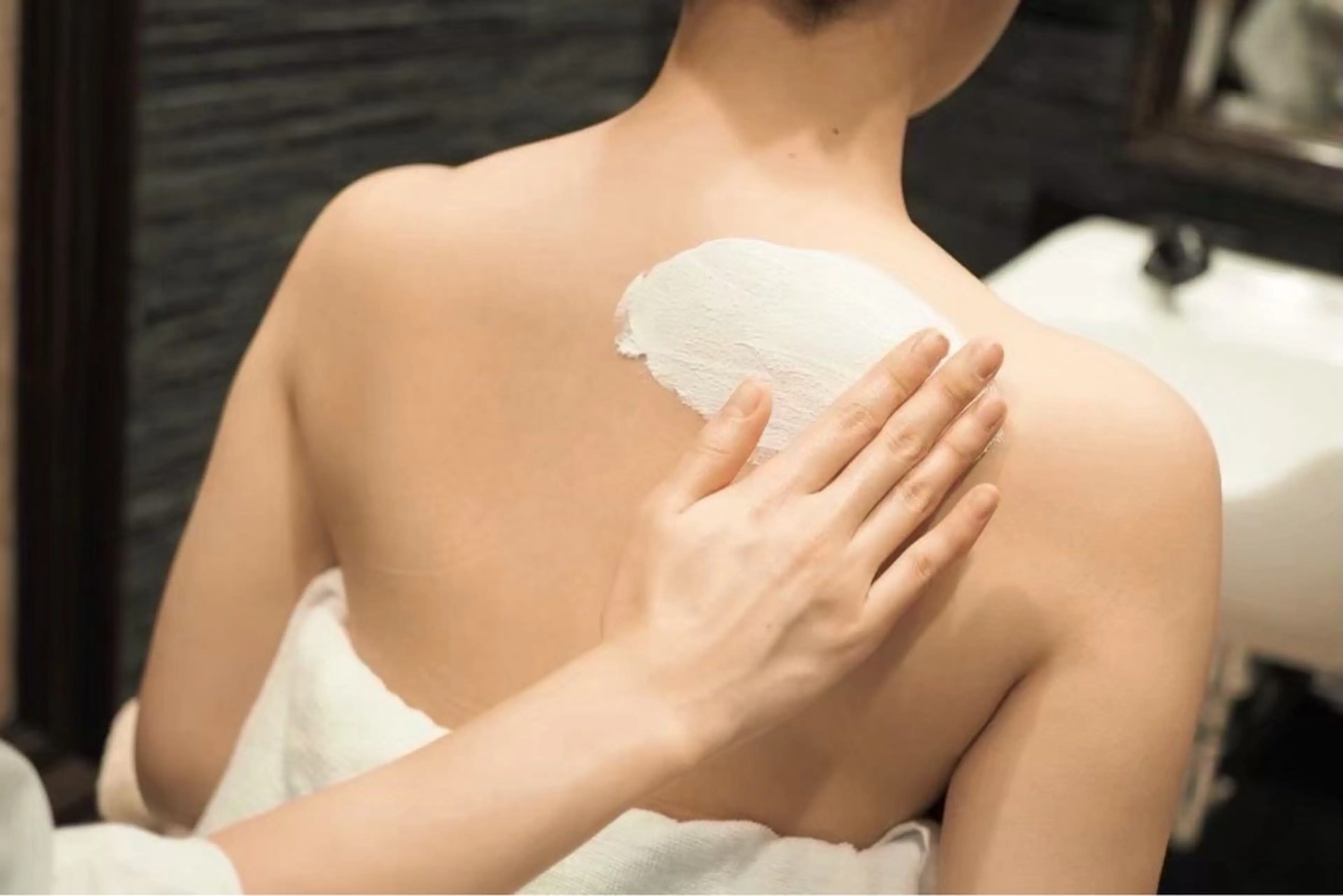 レディースシェービング(顔、背中、腕、デコルテ)  ⚠️お支払いは現金のみです。の写真