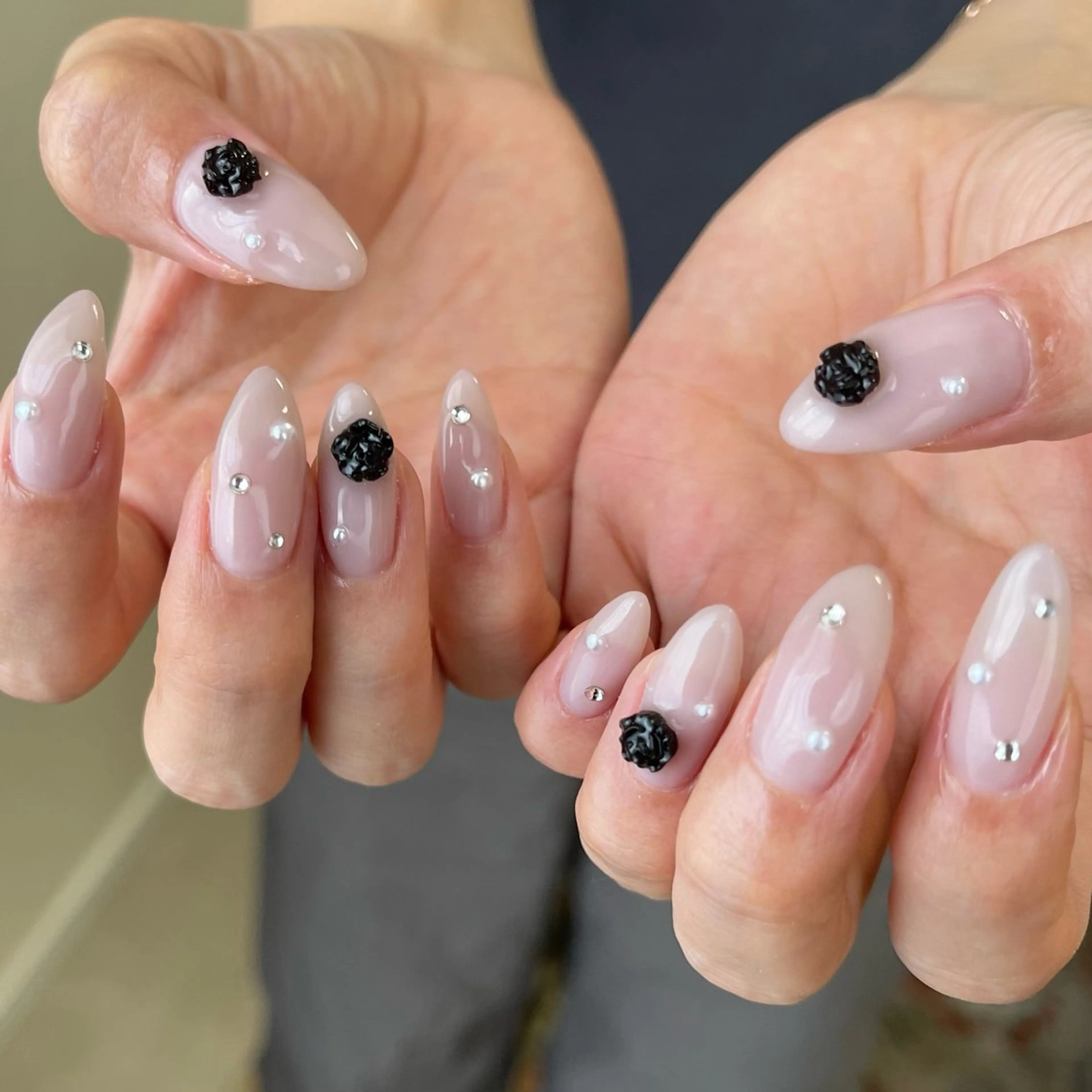 ネイル チークネイル キラキラネイル シンプルネイル ハンドネイル Utopia nail_のネイルデザイン
