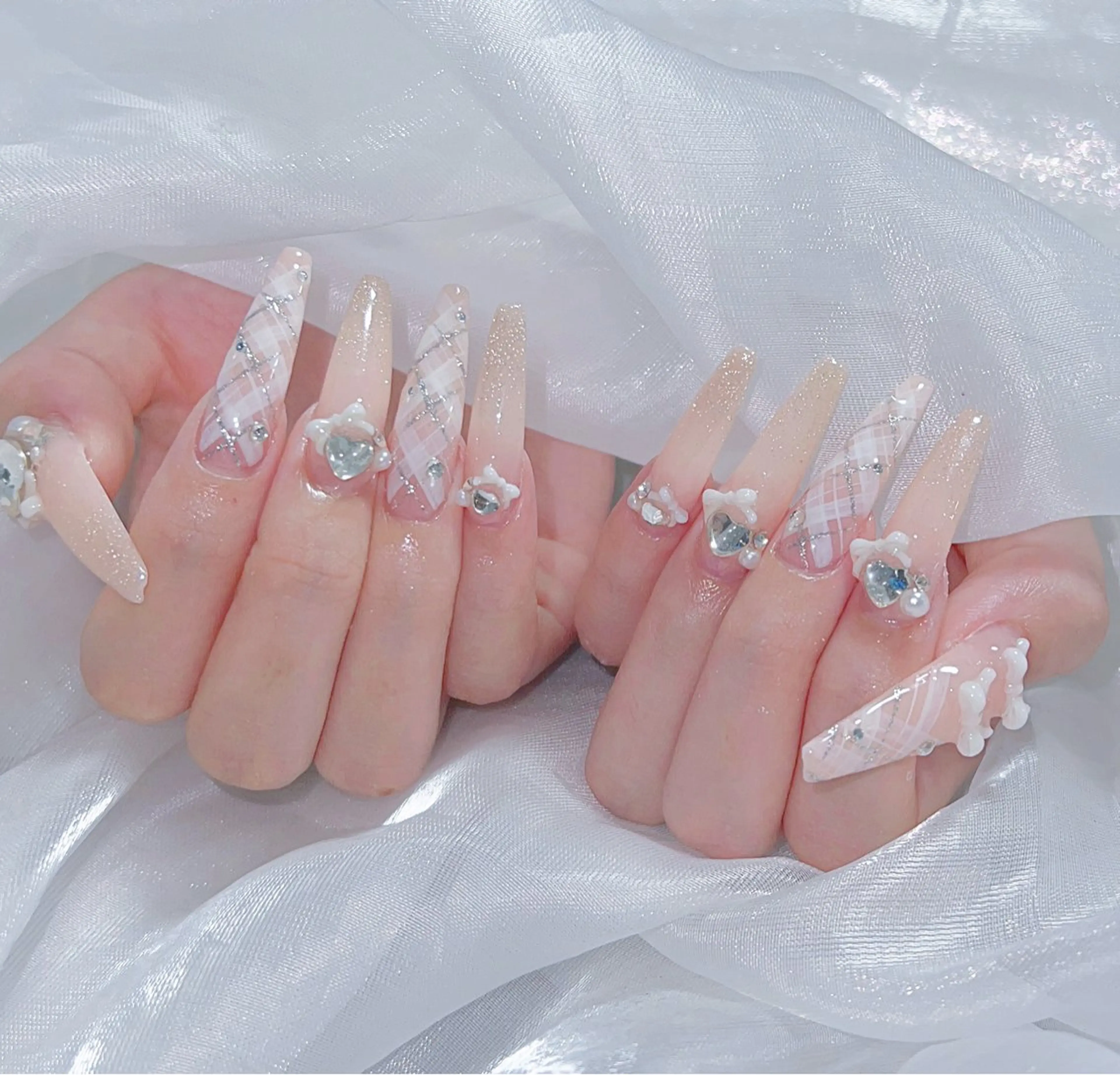 ネイル 成人式 ロングネイル マグネットネイル 大理石ネイル(マーブル) リボン ハンドネイル ZUZU AMEE NAILのネイルデザイン