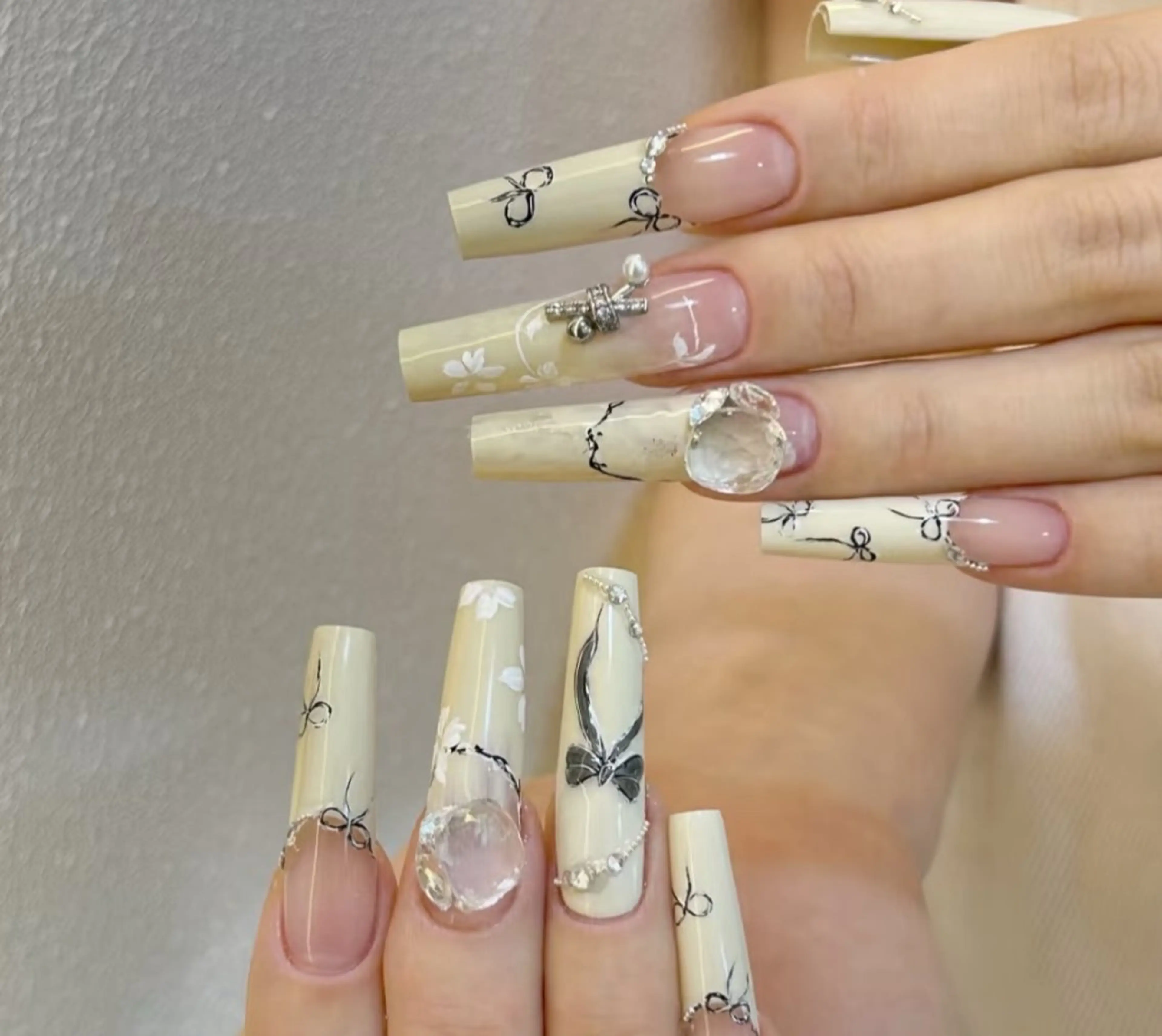 ネイル ハンドネイル ハンドケア 🍑 momo_nailのネイルデザイン