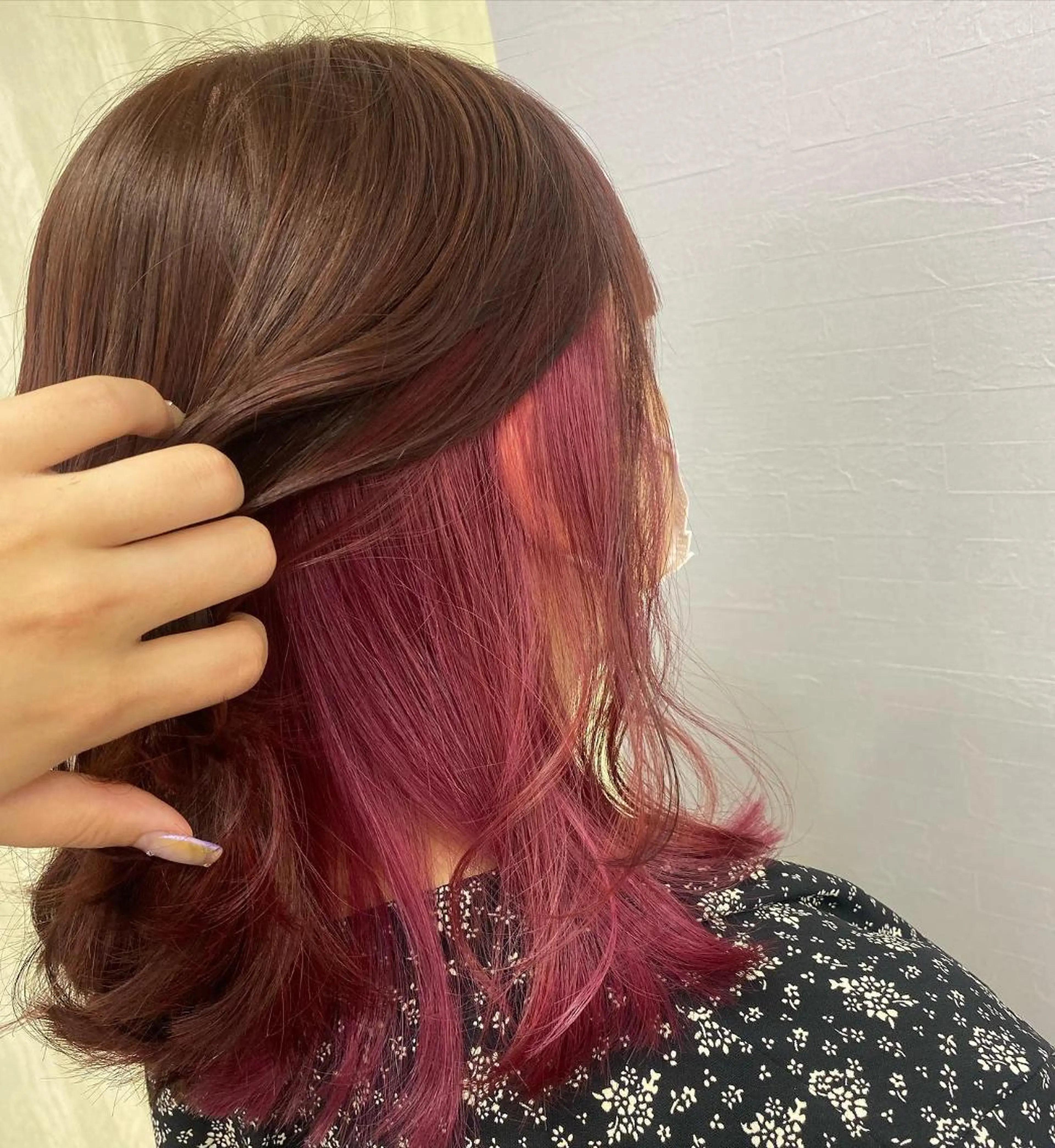 ロング カラー ベージュカラー インナーカラー ラベンダーカラー ピンクカラー ピンクパープル UNDER vr 【アンダーバー】のヘアスタイル