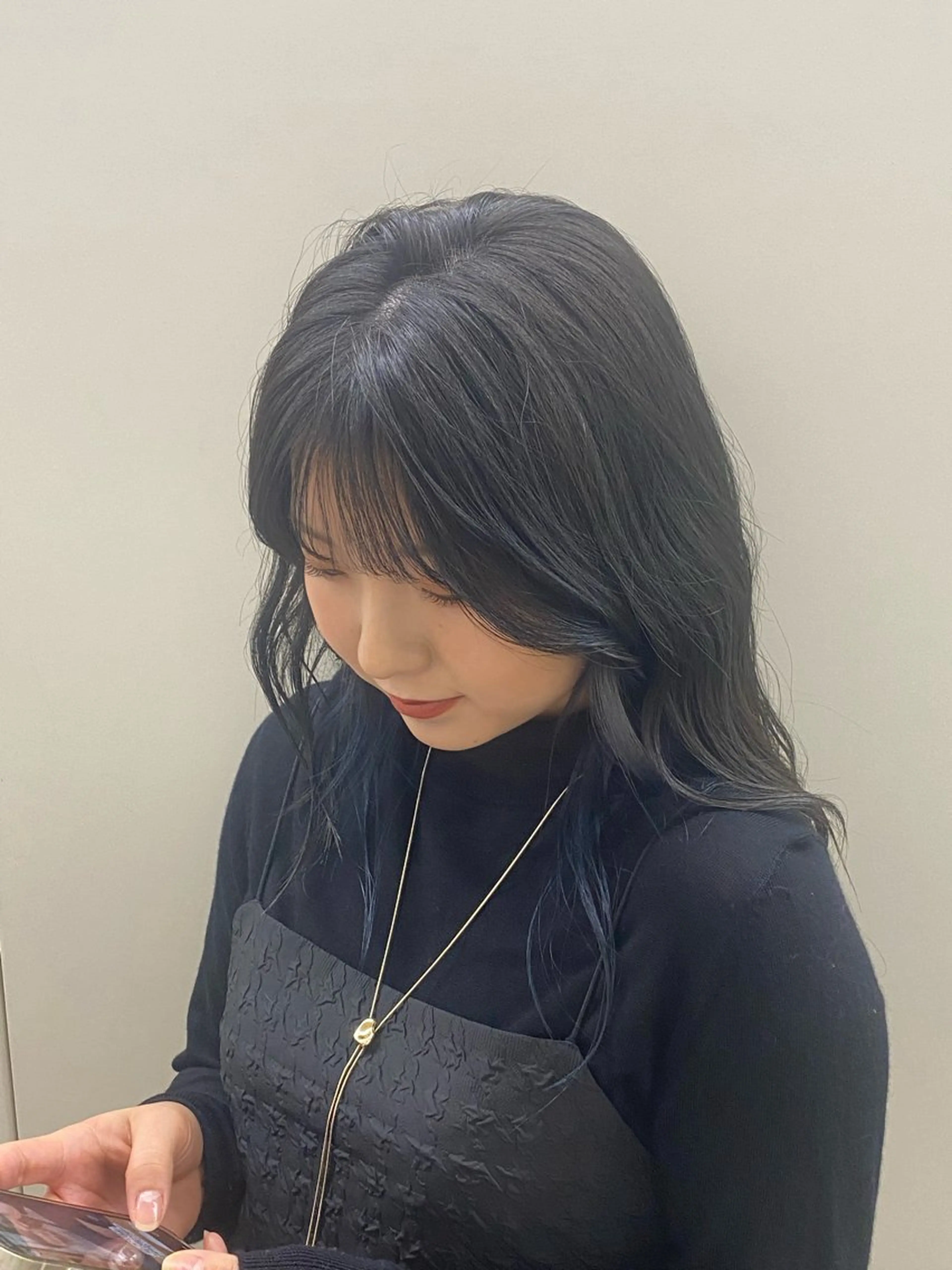 カラー 黒髪 ブルーカラー インナーカラー 韓国🇰🇷レイヤー 似合わせ顔まわりのヘアスタイル