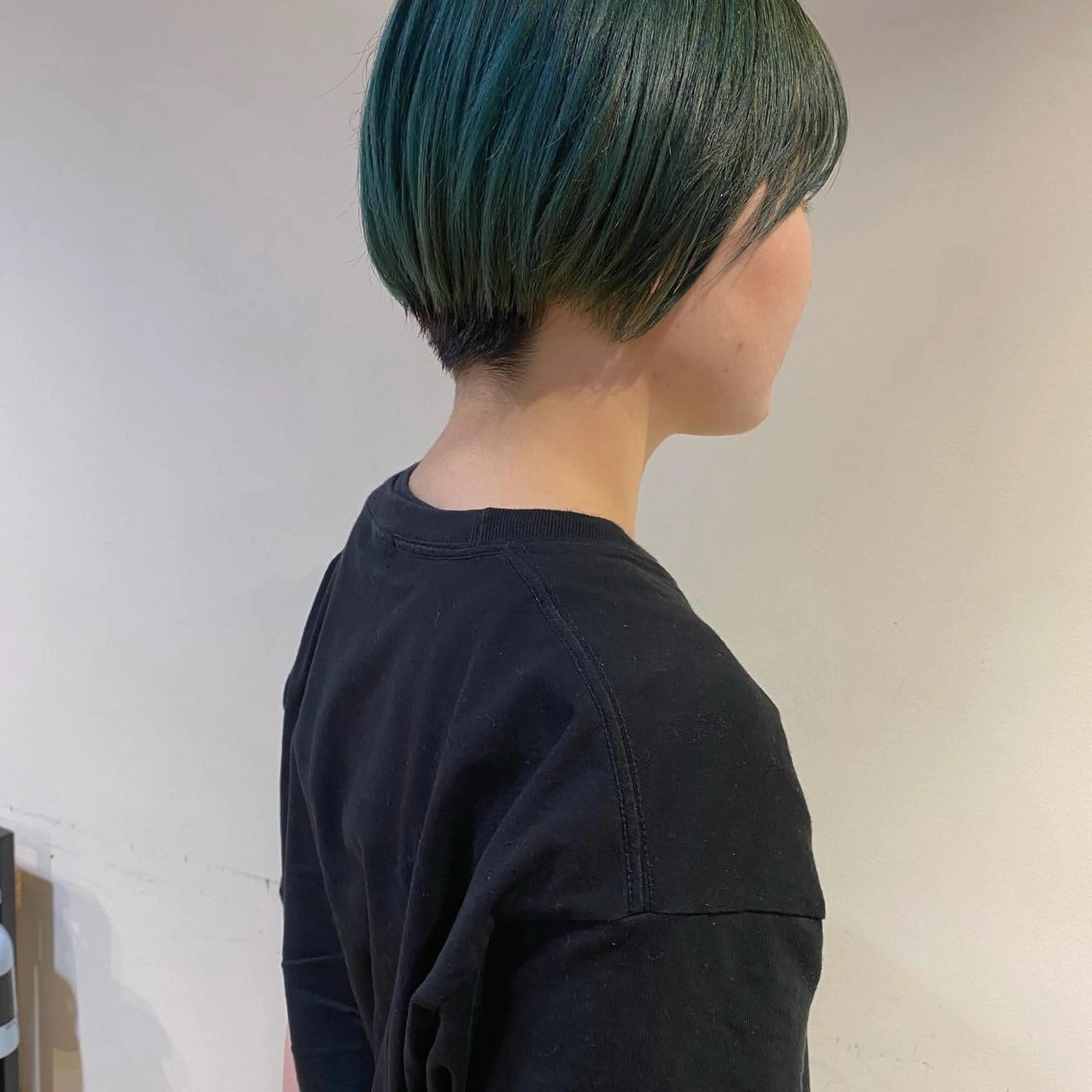 ショート カラー io濱川 遥のヘアスタイル