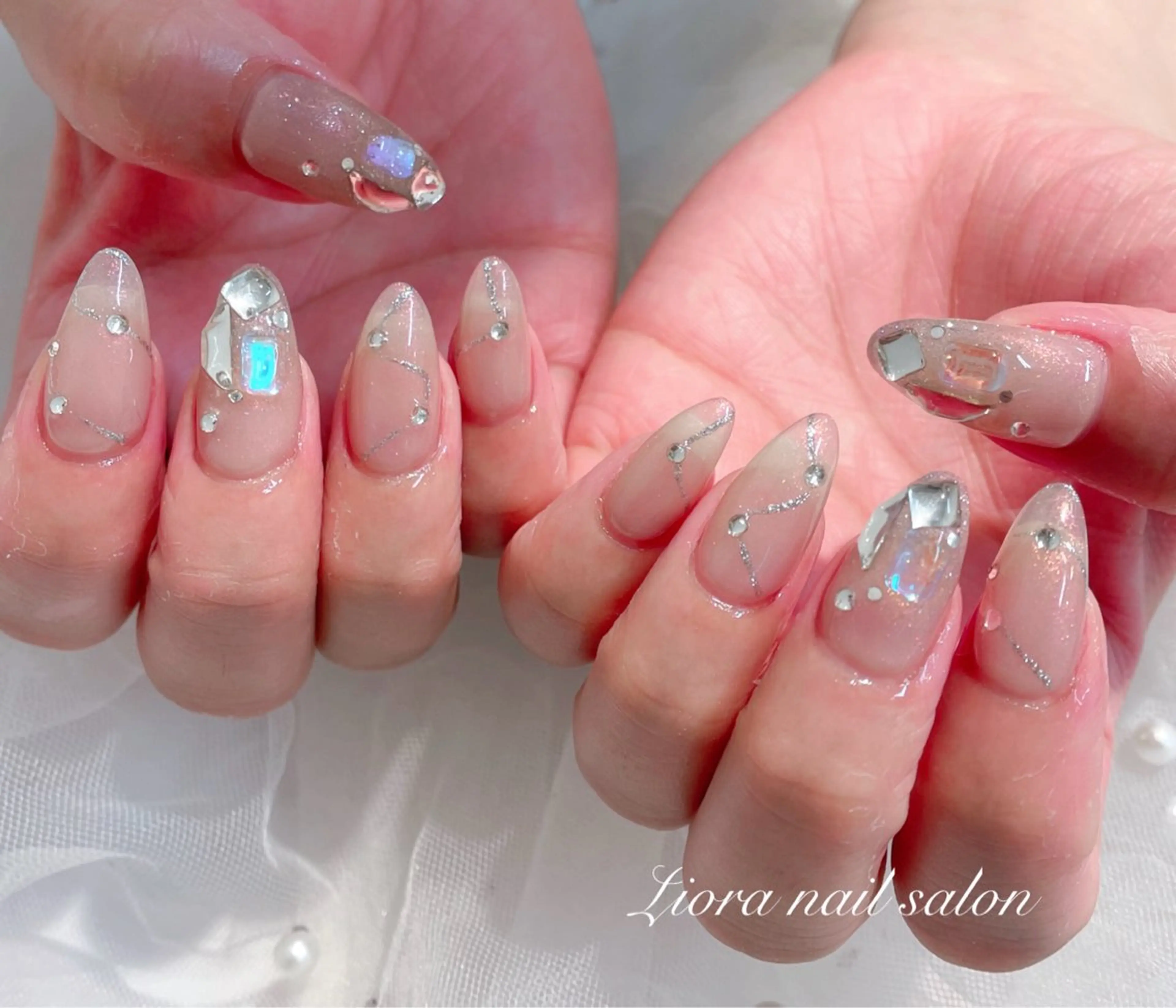 ネイル フレンチネイル ジェルネイル ガーリー グラデーション キラキラネイル ハンドネイル Liora nail スカルプ専門店のネイルデザイン