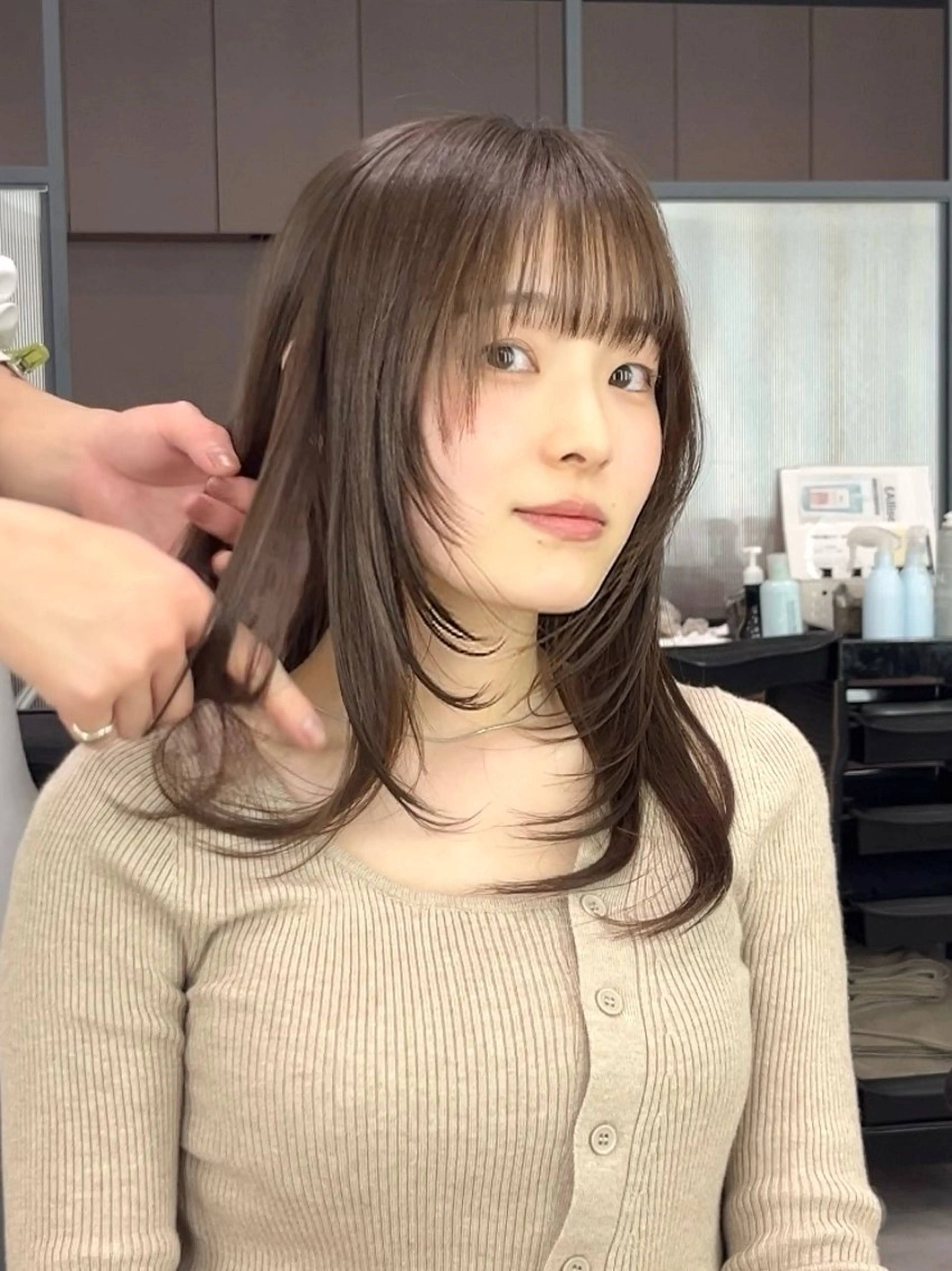 ロング カラー グレージュ くびれヘア 顔まわりレイヤー 韓国風ヘア レイヤーカット カット ヘアカラー VIEW EHIME 齋藤  あつきのヘアスタイル
