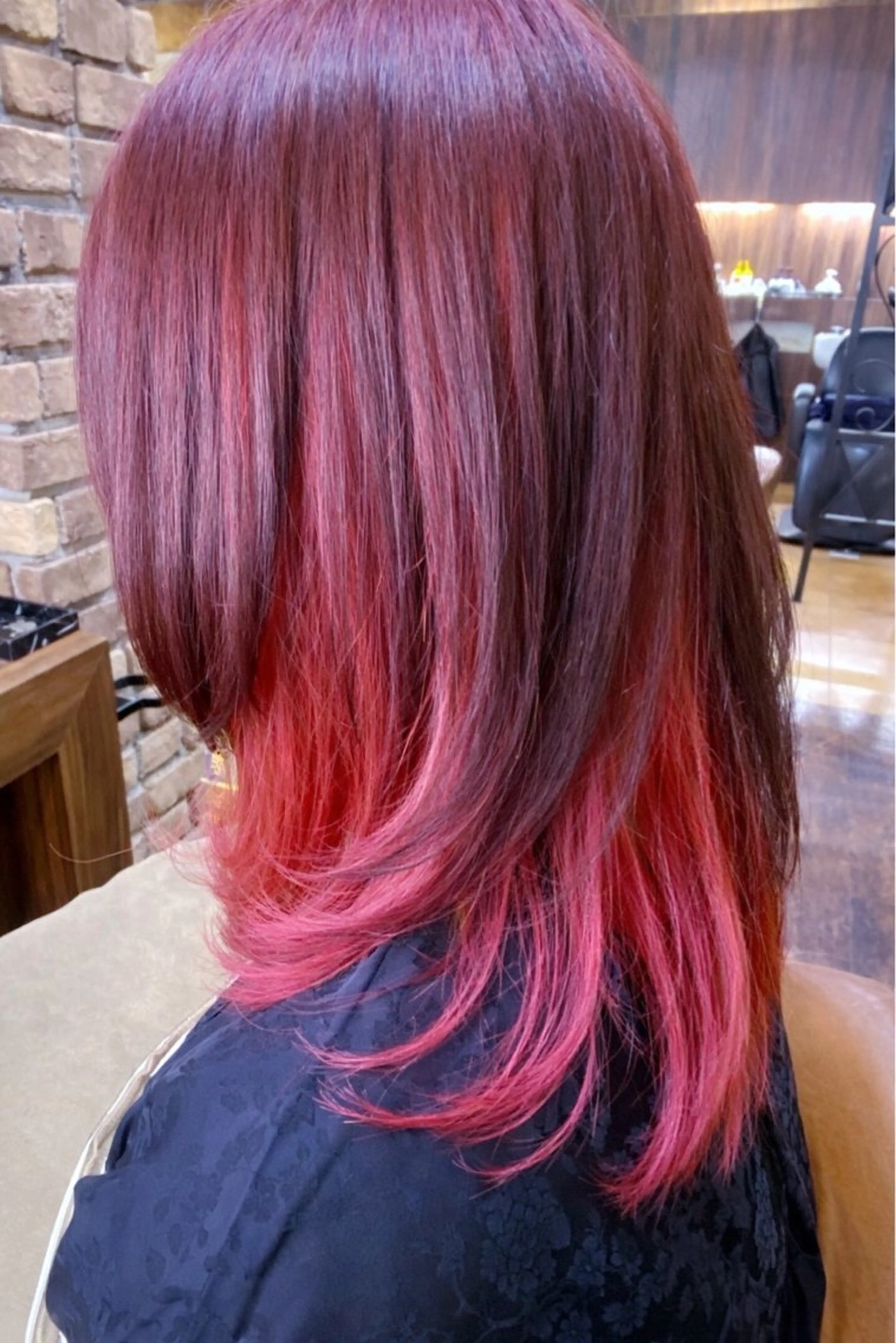 セミロング カラー ブリーチ レイヤーカット ウルフカット ウルフレイヤー Hair design DOLCE所属・DOLCE尾亦 花織のヘアスタイル