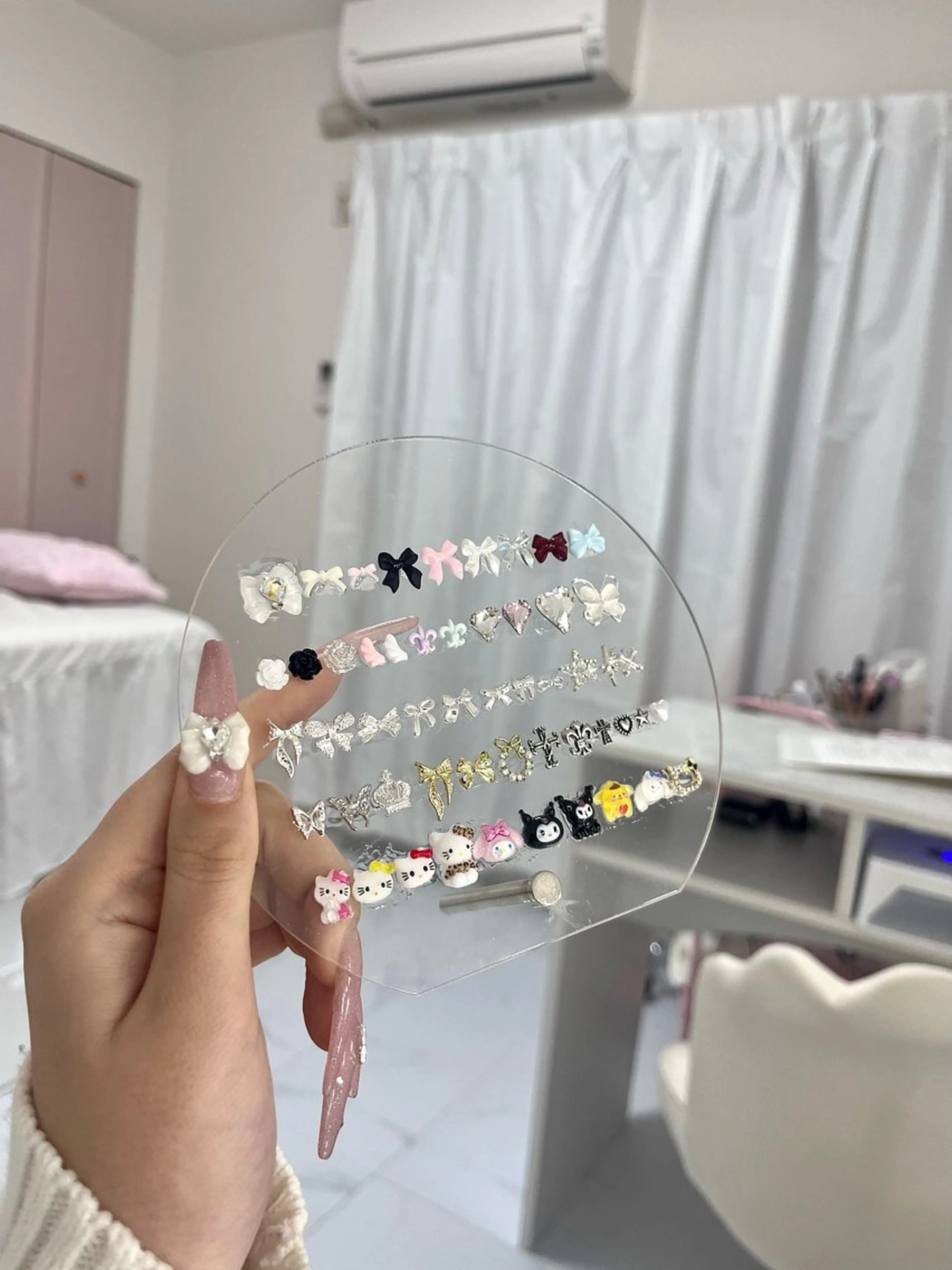 ネイル 持ち込み ハンドネイル akari🎀 京橋 ARRINEのネイルデザイン