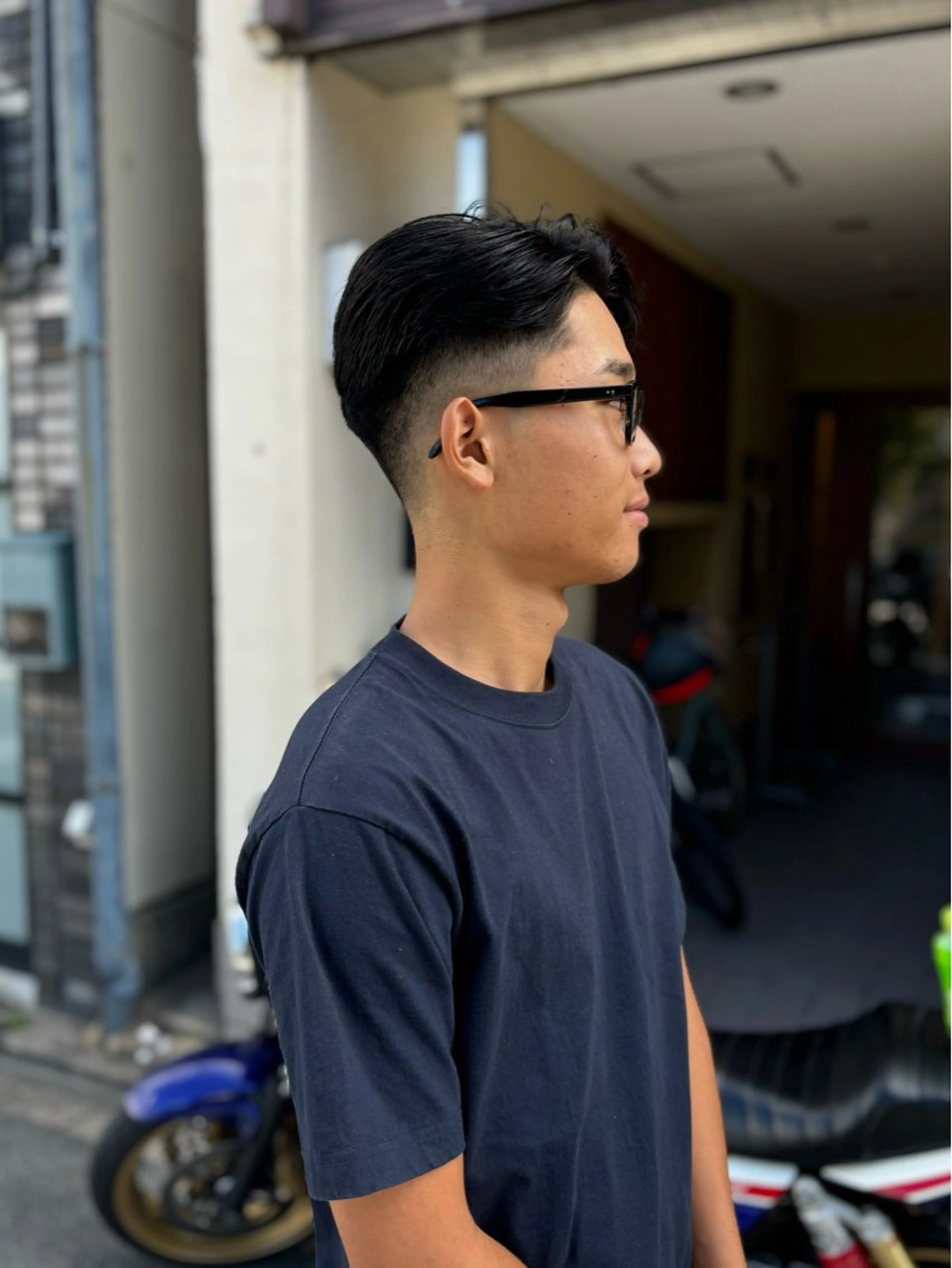 メンズ ビジネス フェードカット メンズ就活ヘア 七三 カット ヘアカラー トリートメント マツダ レンのヘアスタイル