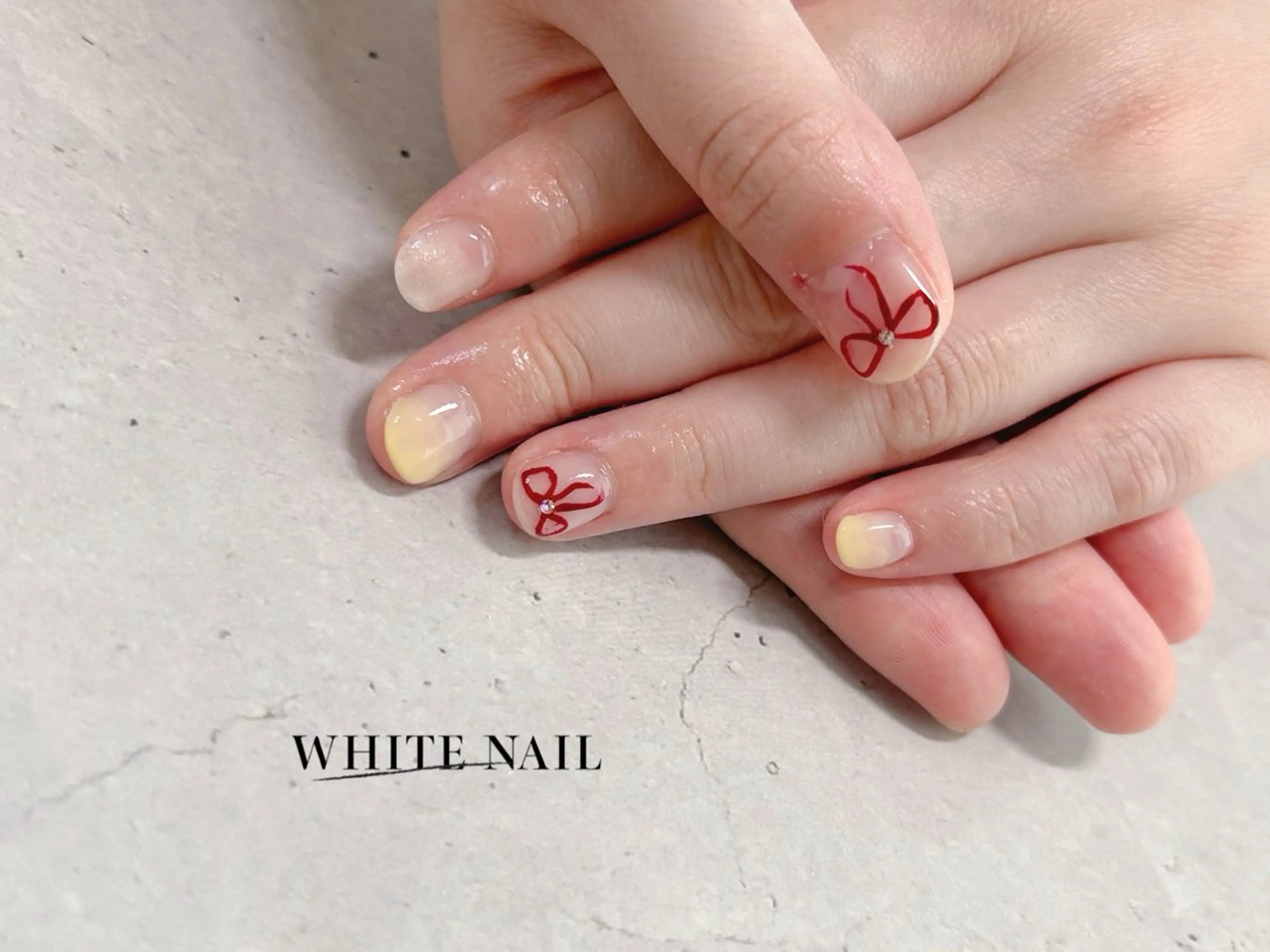 ネイル リボン ハンドネイル WHITE NAIL ホワイトネイルのネイルデザイン