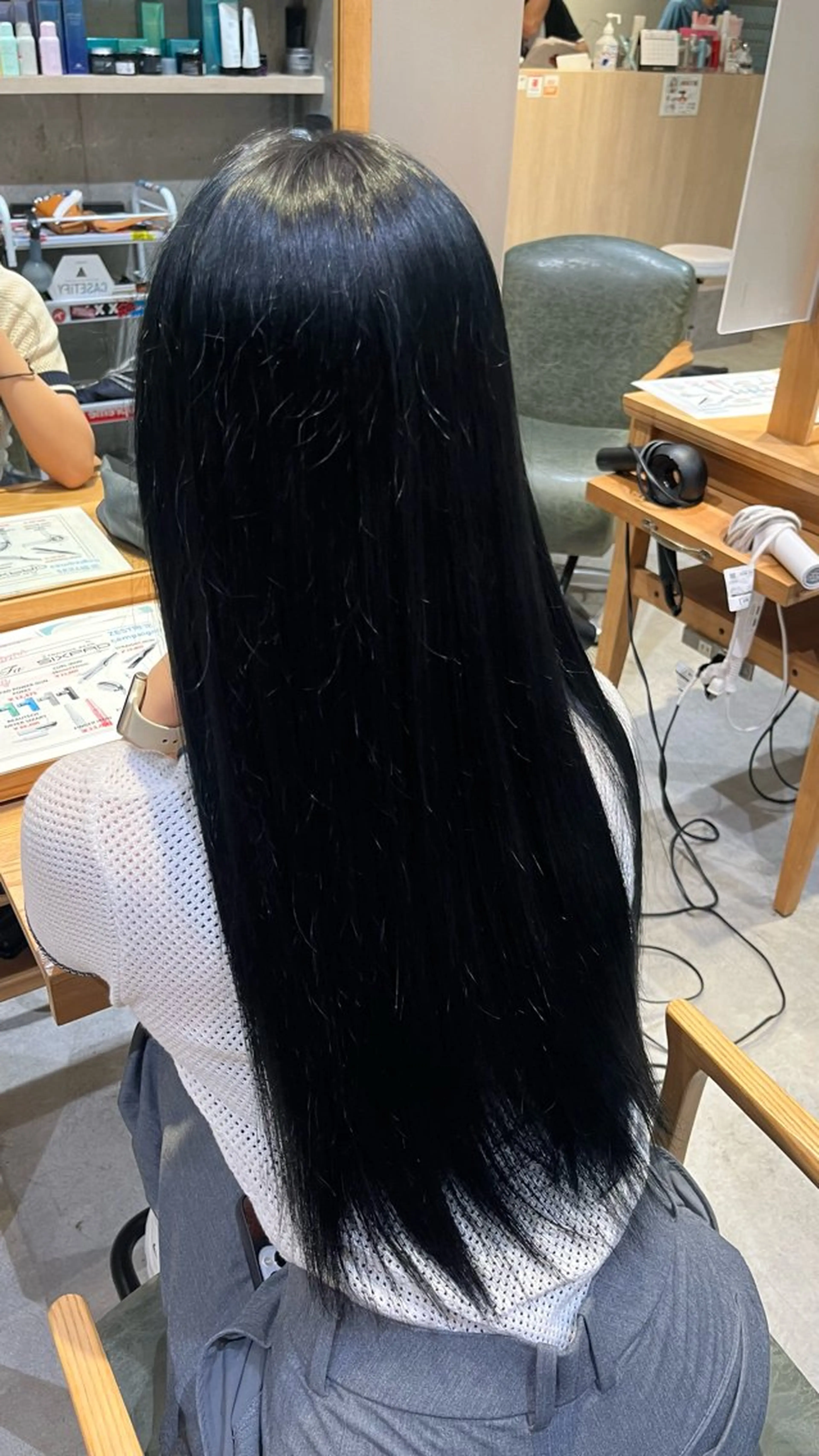 ロング 髪質改善 トリートメント ヘアカラー 𝐚𝐨𝐢🩰/ パーソナルカラーのヘアスタイル