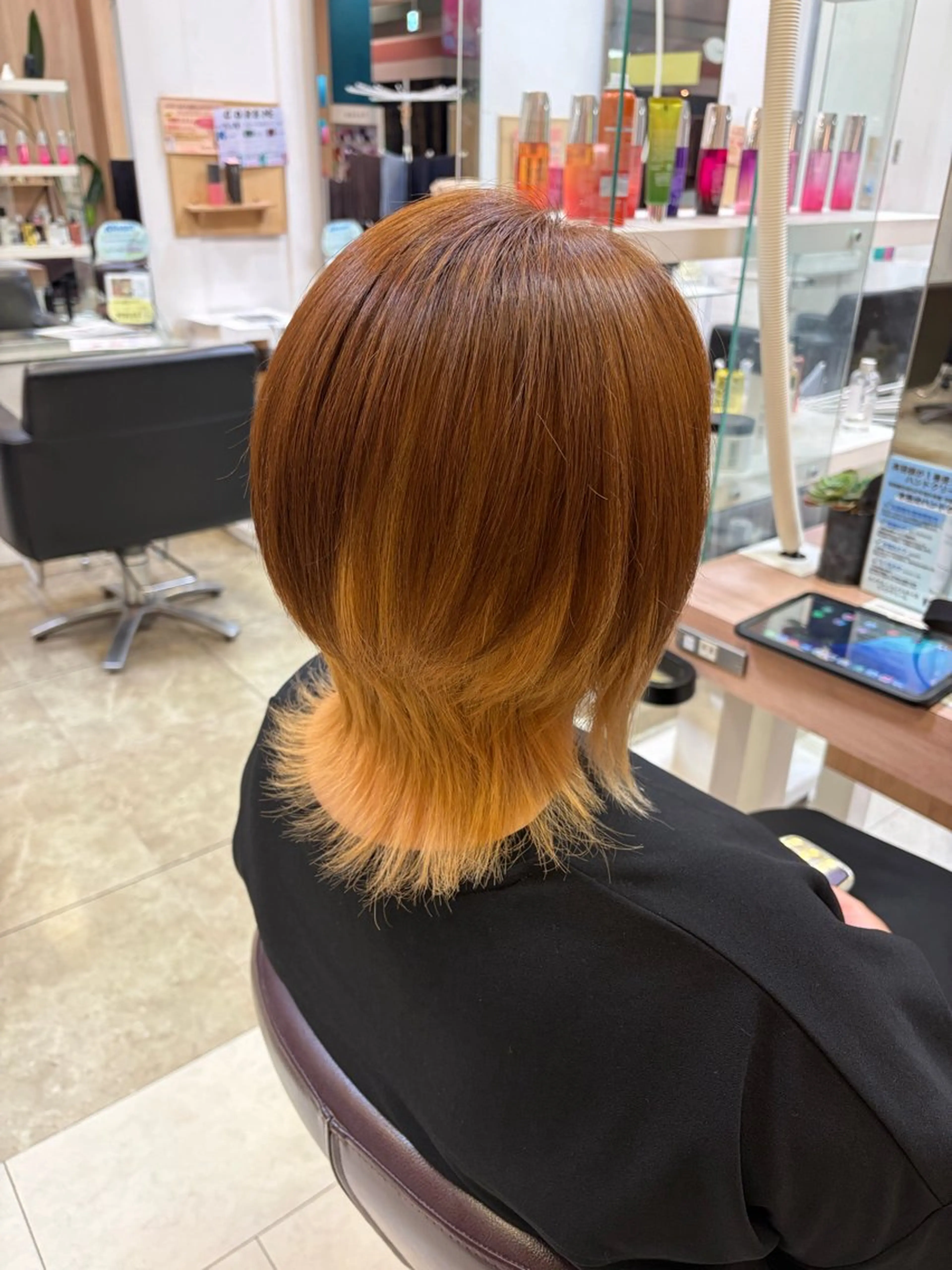 ミディアム カラー ブリーチ ウルフカット カット ヘアカラー むらもと ゆうのヘアスタイル