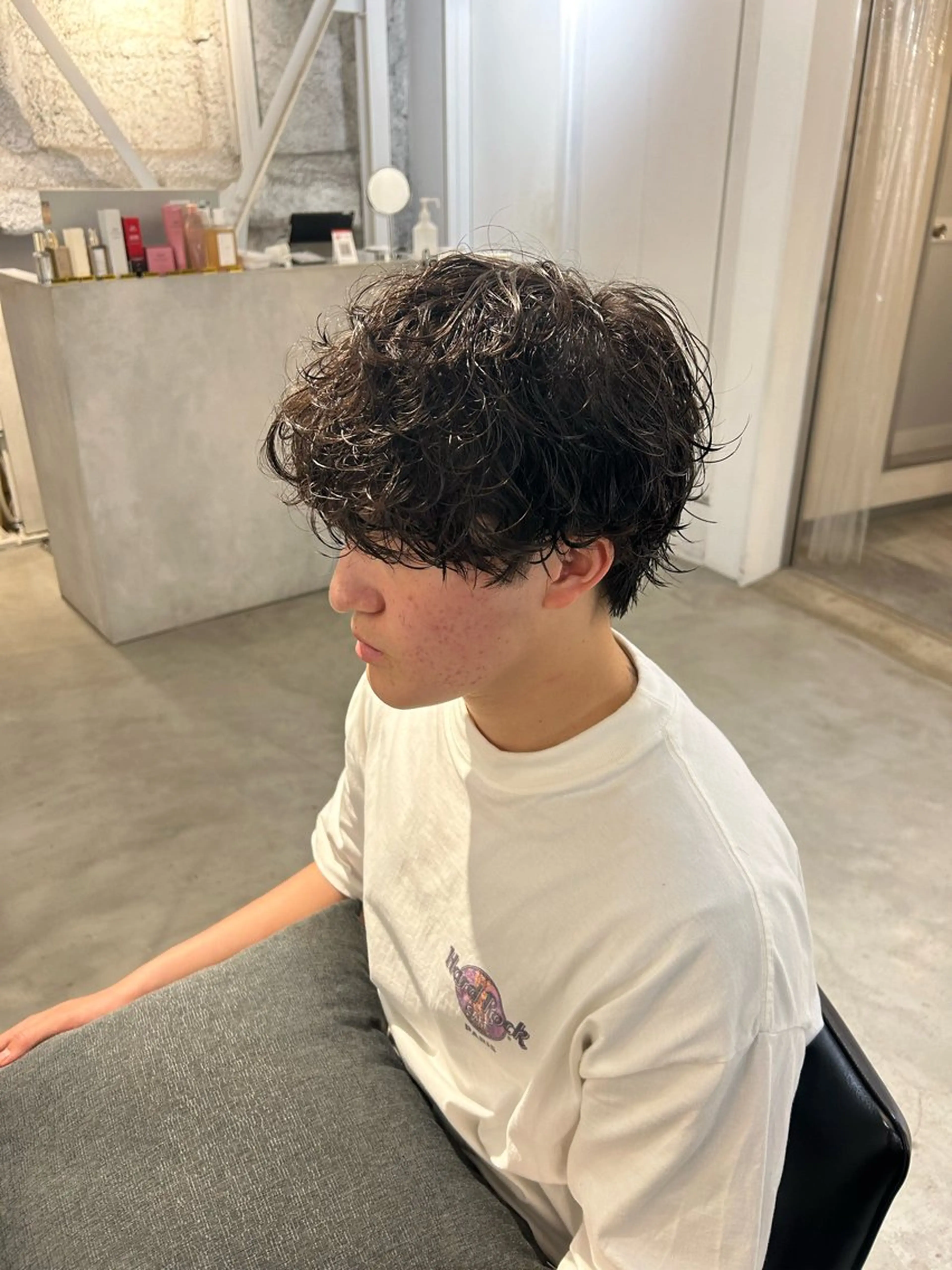 ショート パーマ メンズ ビジネス センターパート フェードカット フェザーパーマ メンズ韓国風 メンズパーマ💈藤田 晃志のヘアスタイル