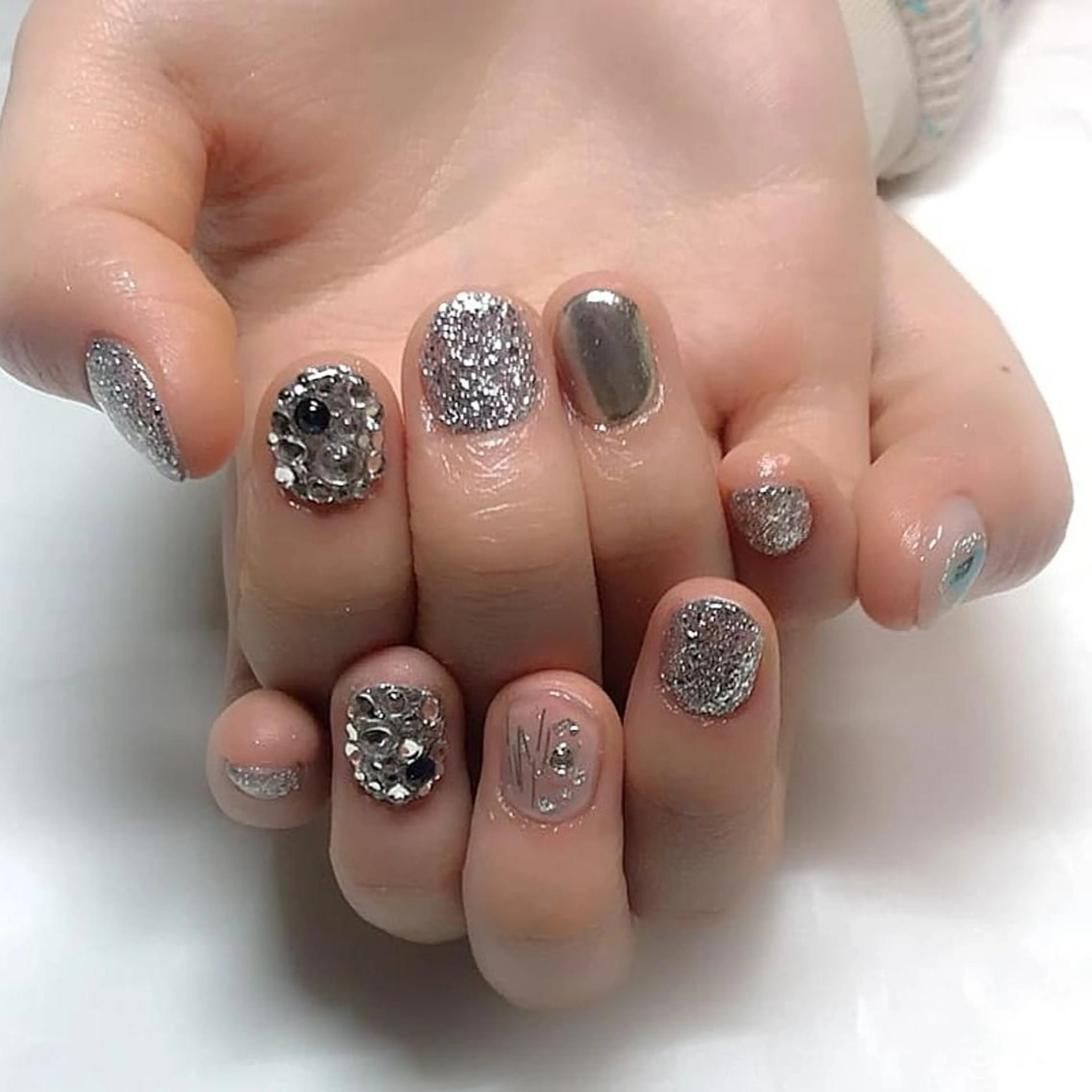 ネイル キラキラネイル ハンドネイル ハンドケア lylynail YUUKAのネイルデザイン