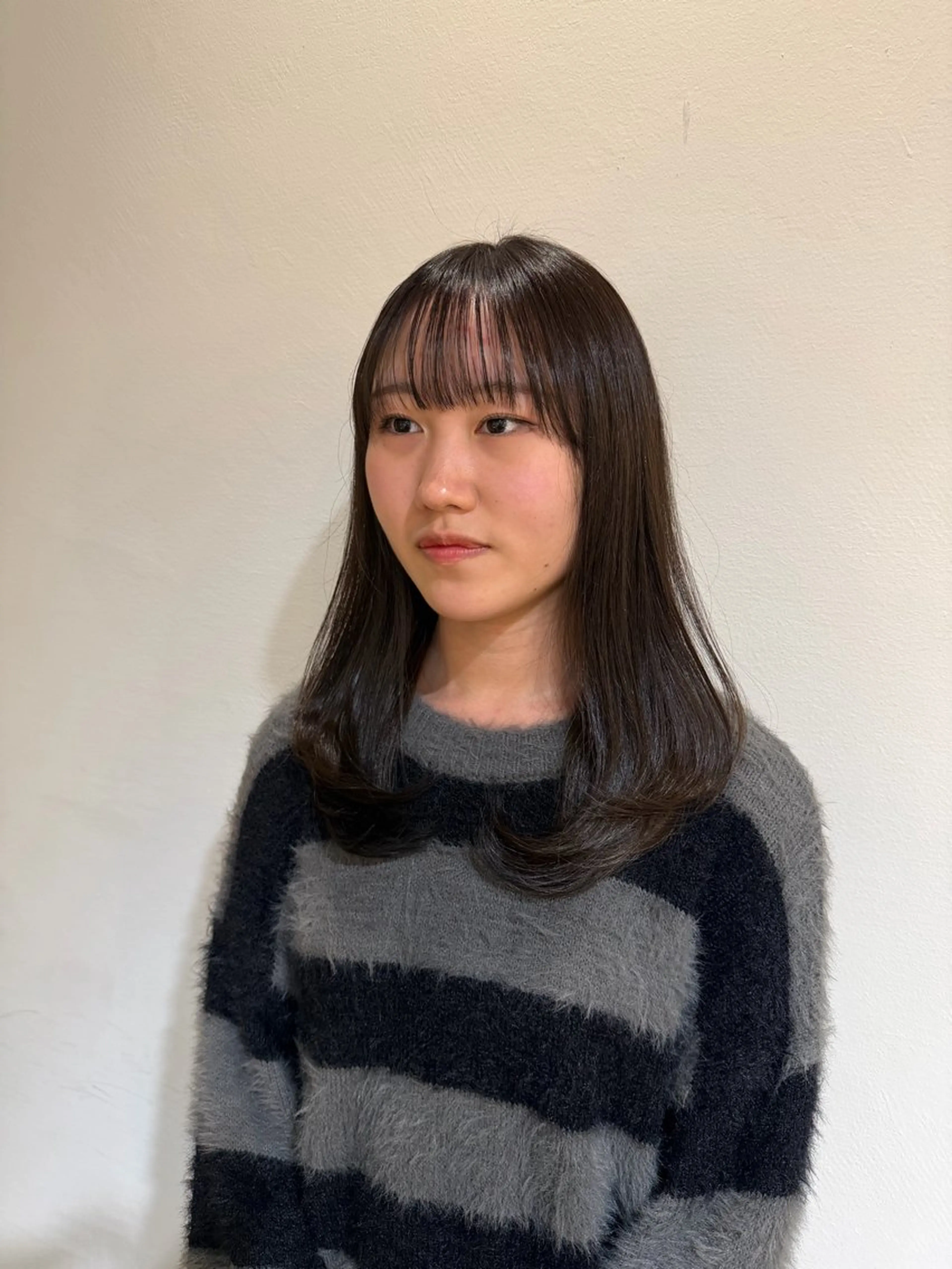 セミロング カラー カット ヘアカラー トリートメント 塩澤 榛奈のヘアスタイル