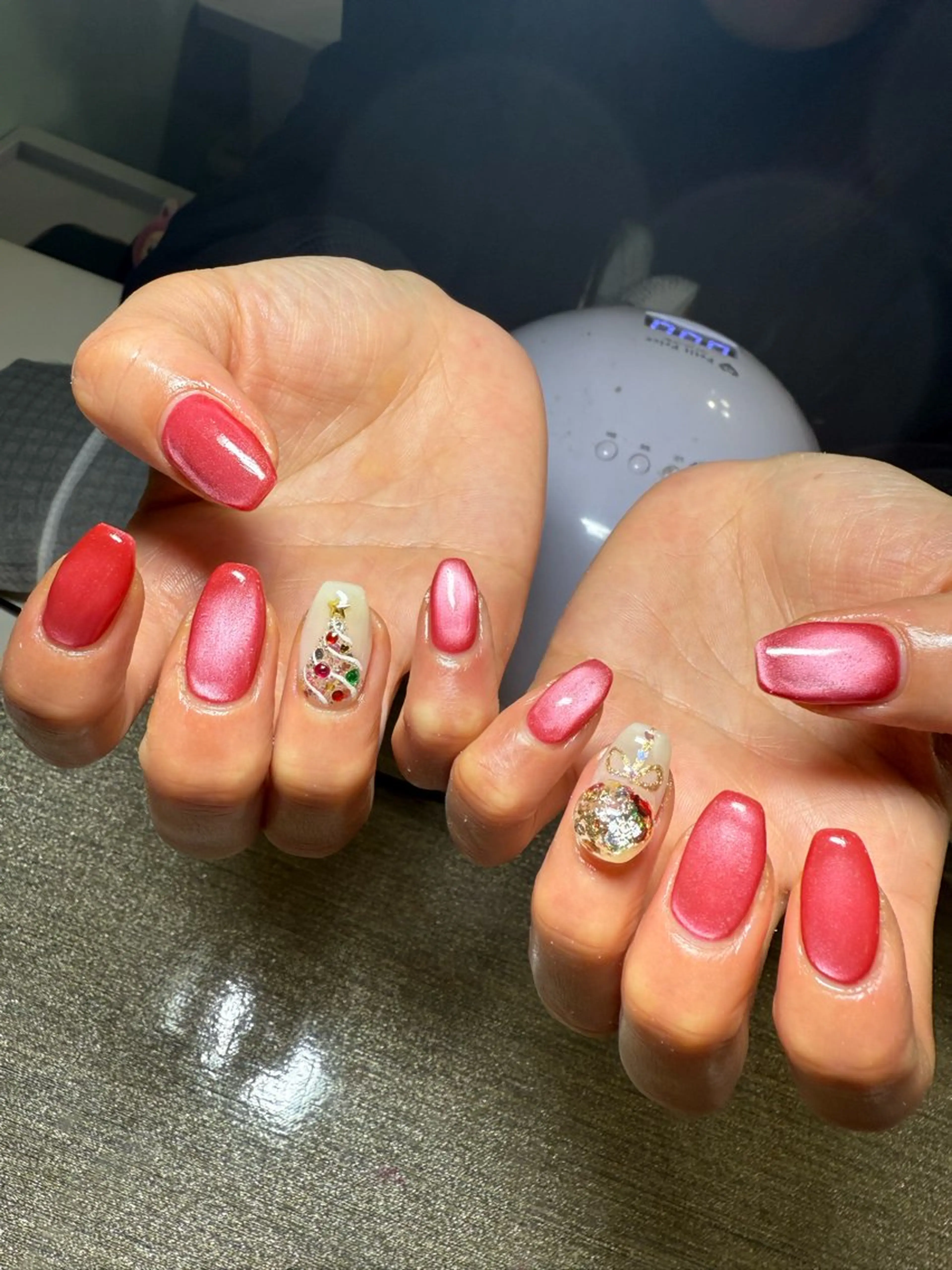 ネイル 冬ネイル クリスマス ハンドネイル 艶々の美爪を〜 【リリアーナ】のネイルデザイン