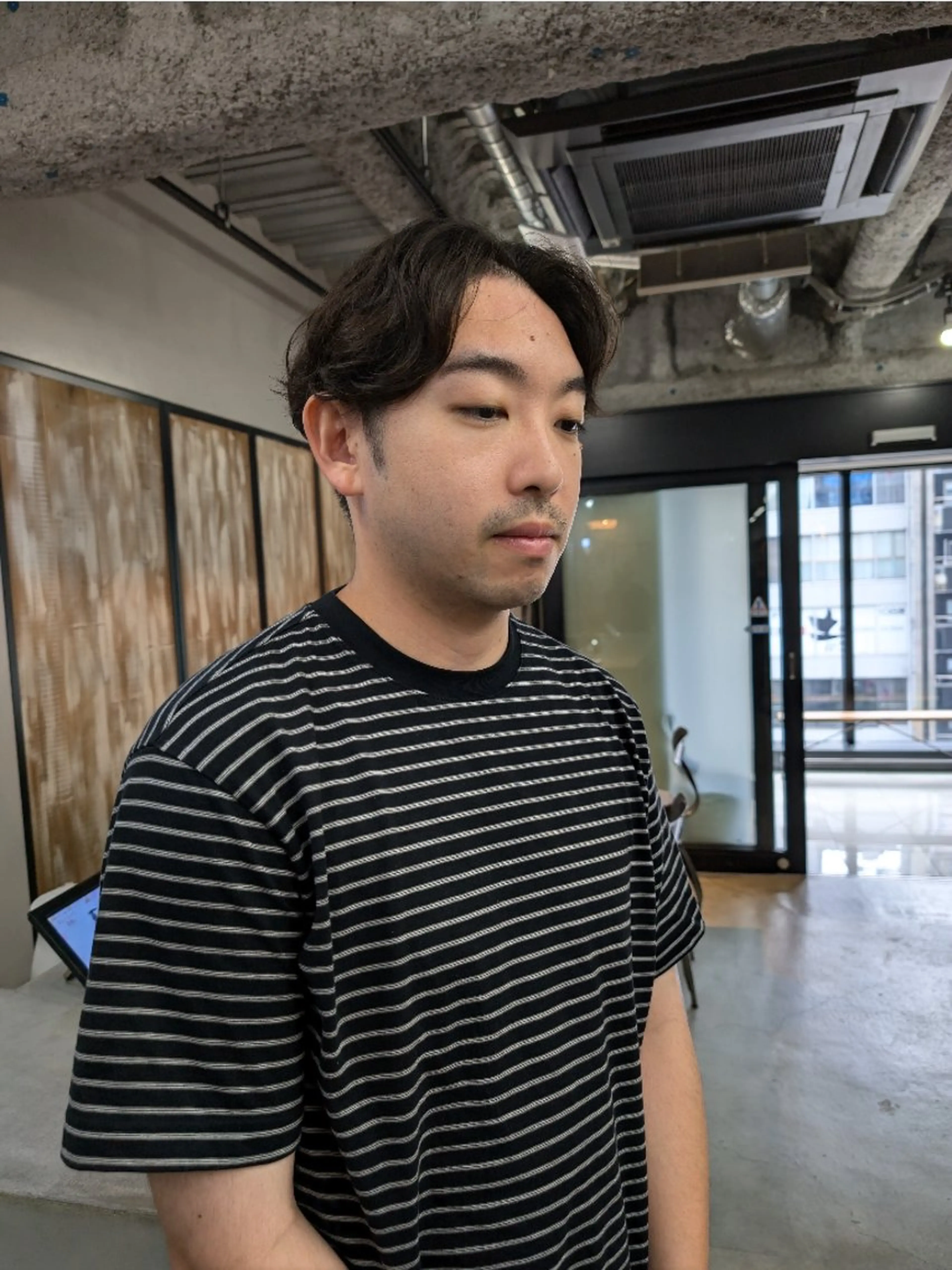 ミディアム パーマ カラー メンズ ヘアアレンジ カット パーマ トリートメント 【毛流れヘア】 人気No.1/ユウキのヘアスタイル