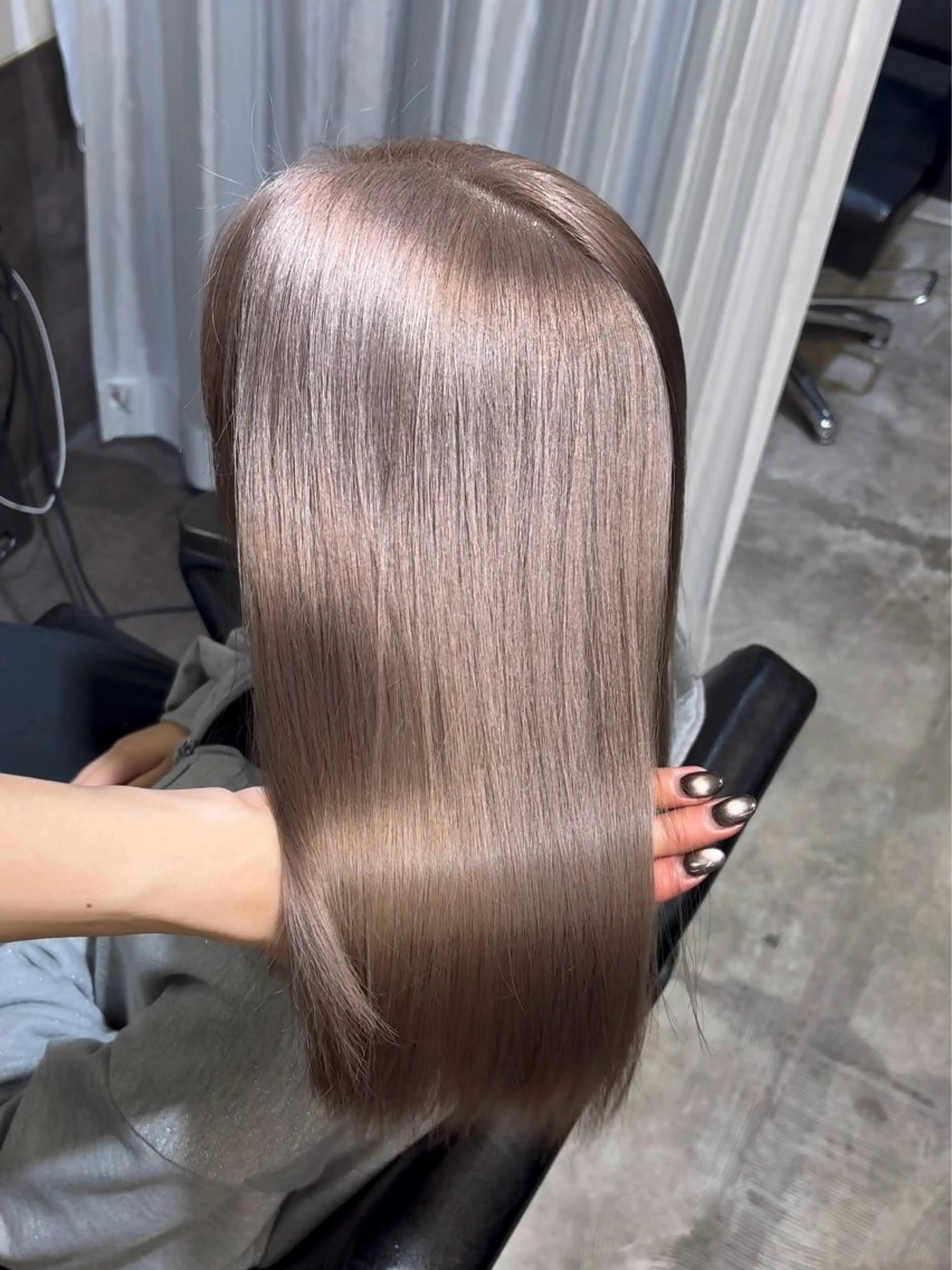 カラー VEGA日並 樹里のヘアスタイル