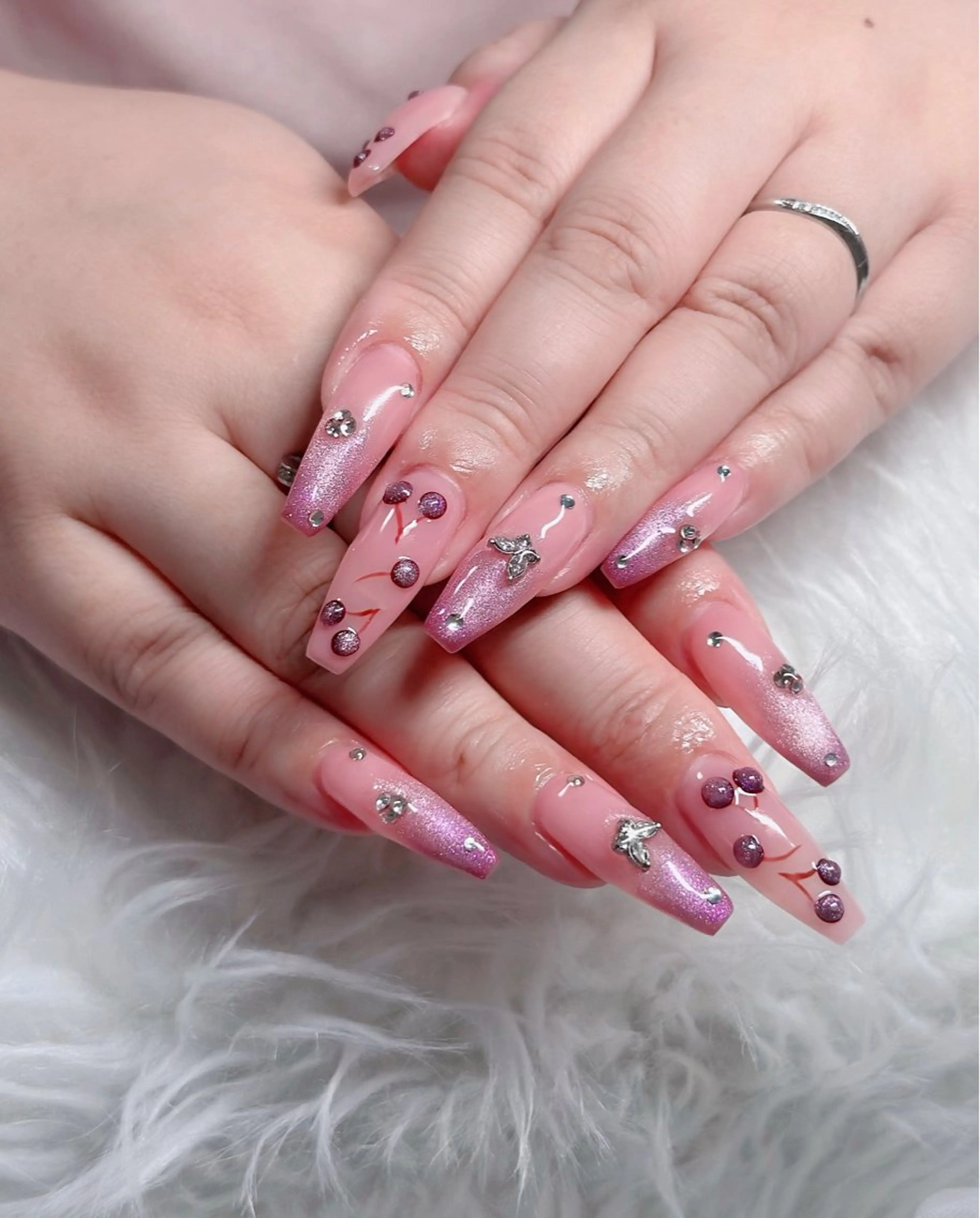 ネイル オーロラネイル フレンチネイル ジェルネイル ハロウィン キラキラネイル ハンドネイル H.baby Nail Salonのネイルデザイン