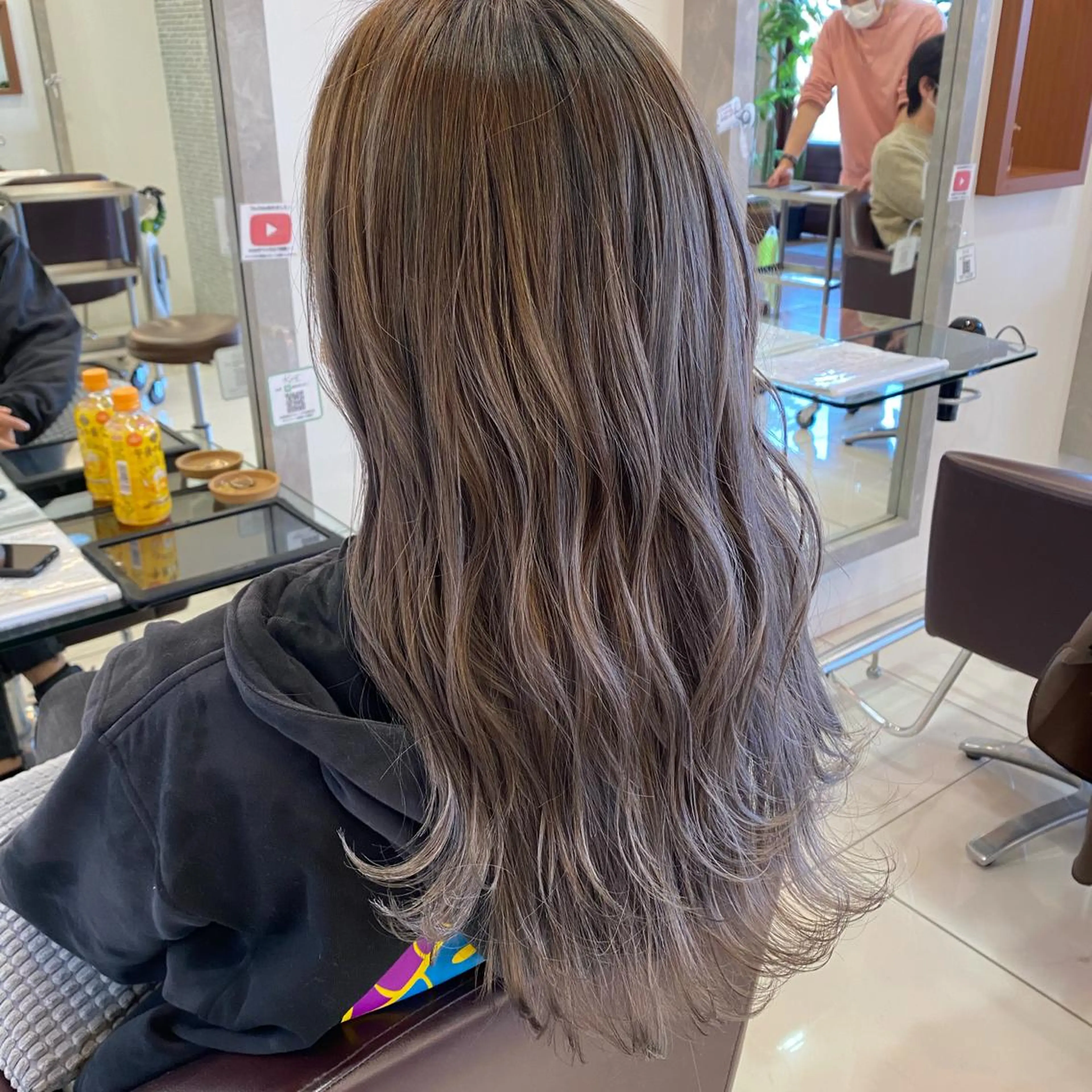 ロング カラー アッシュ アッシュグレー アッシュグレージュ ブリーチ グレージュ カット ヘアカラー トリートメント 鈴木 翔梧のヘアスタイル