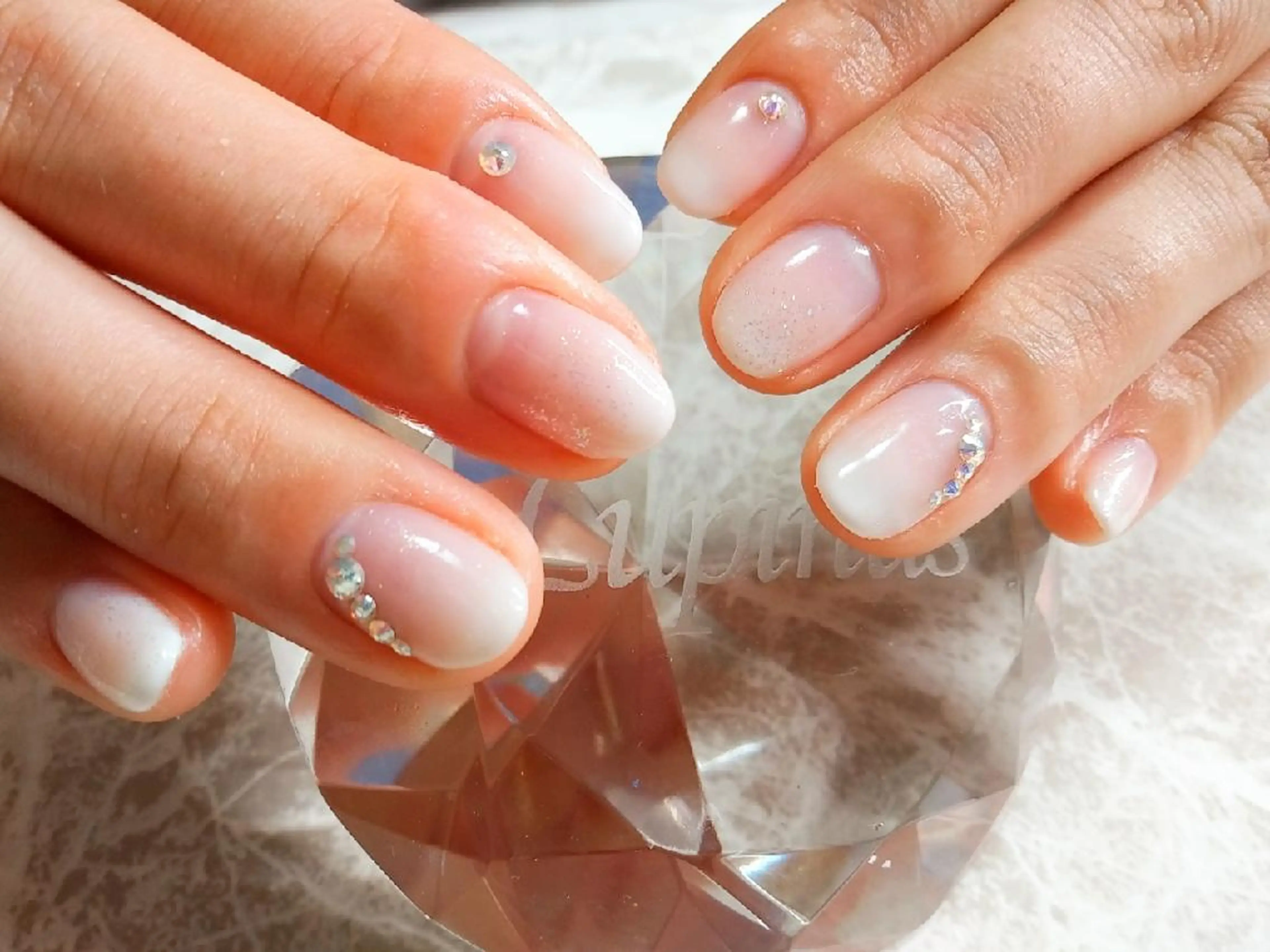 ネイル グラデーション ホワイト ハンドネイル フットネイル Lupinus ルピナスのネイルデザイン